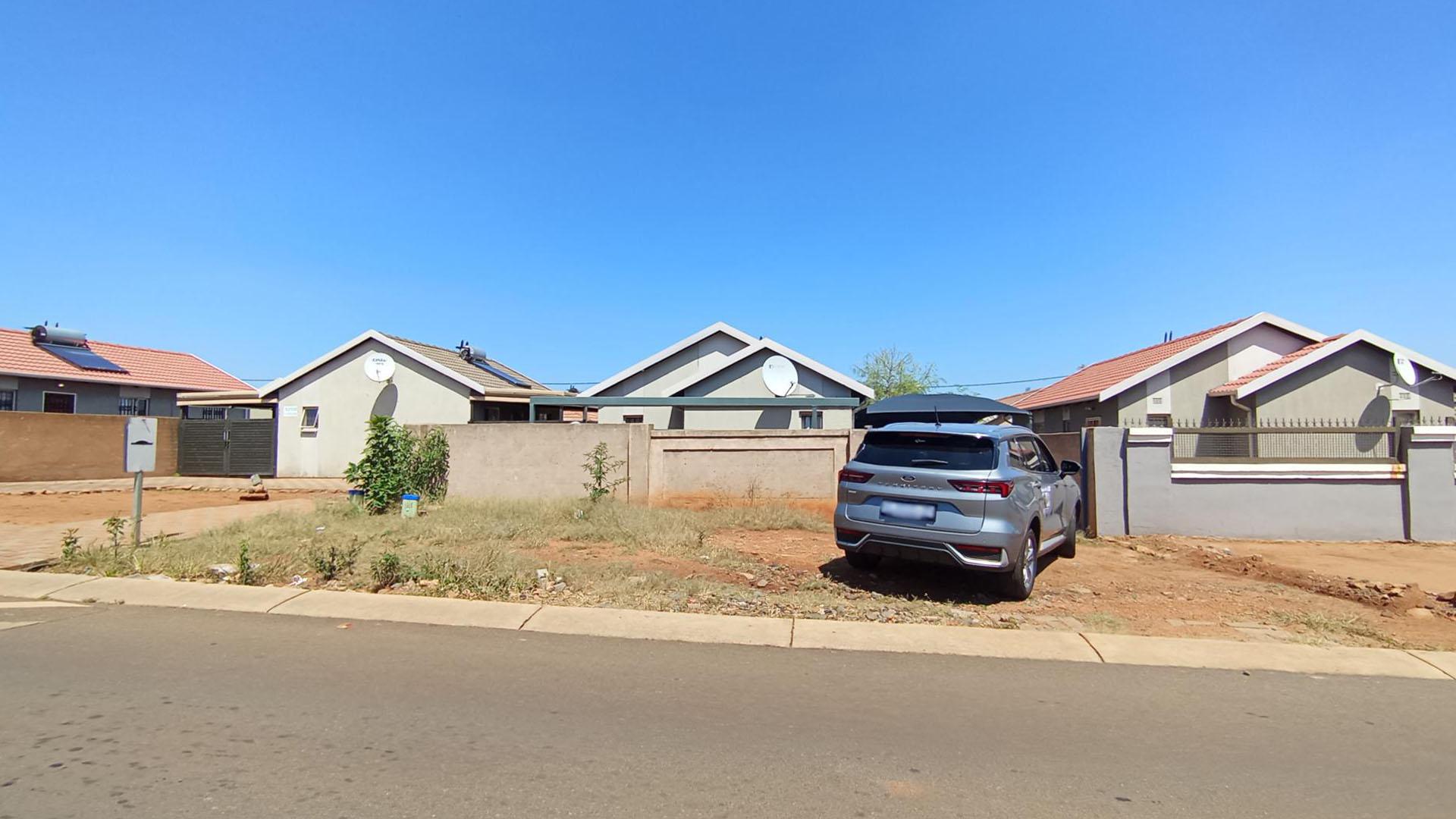 Front View of property in Rosslyn
