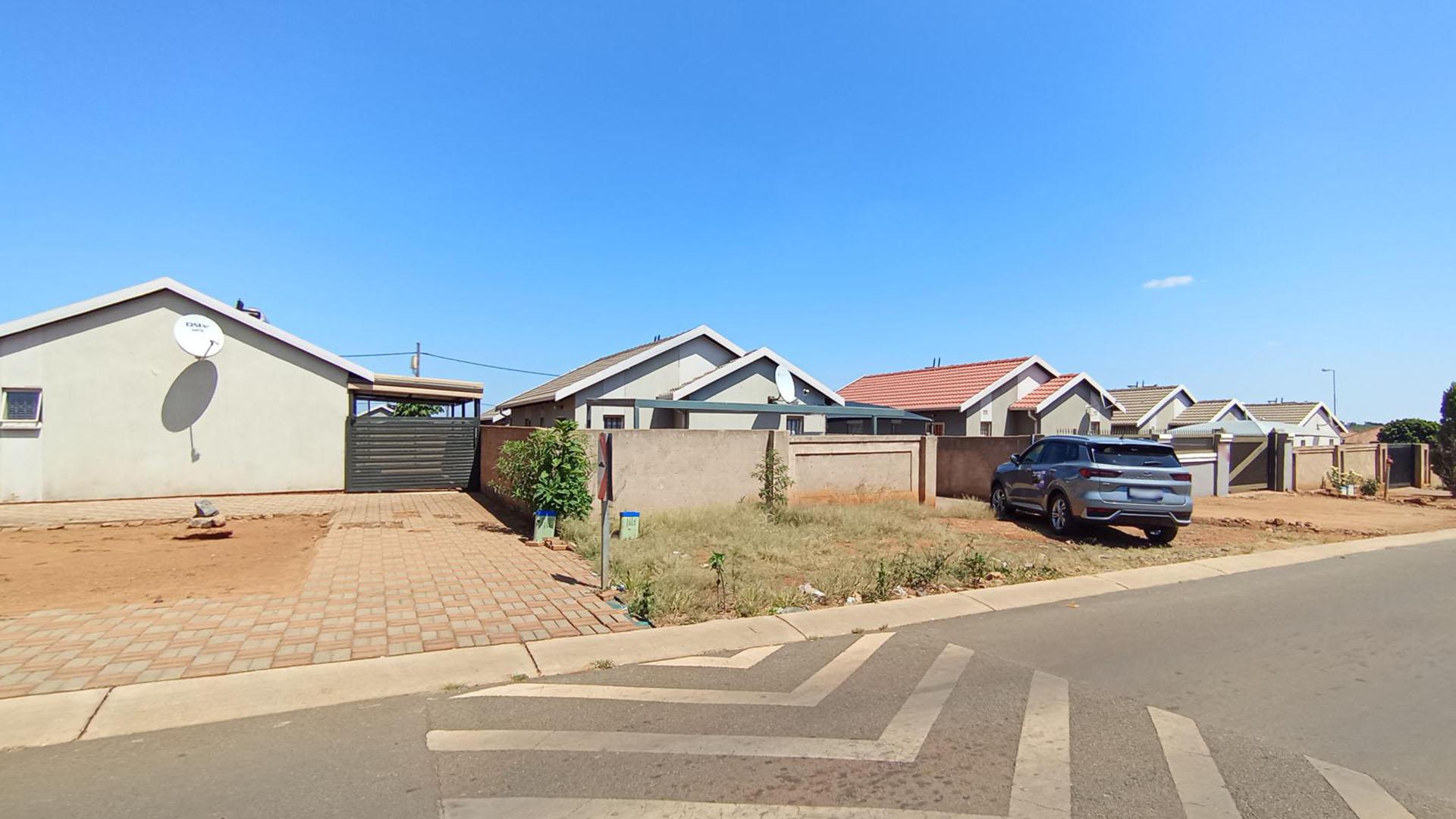 Front View of property in Rosslyn