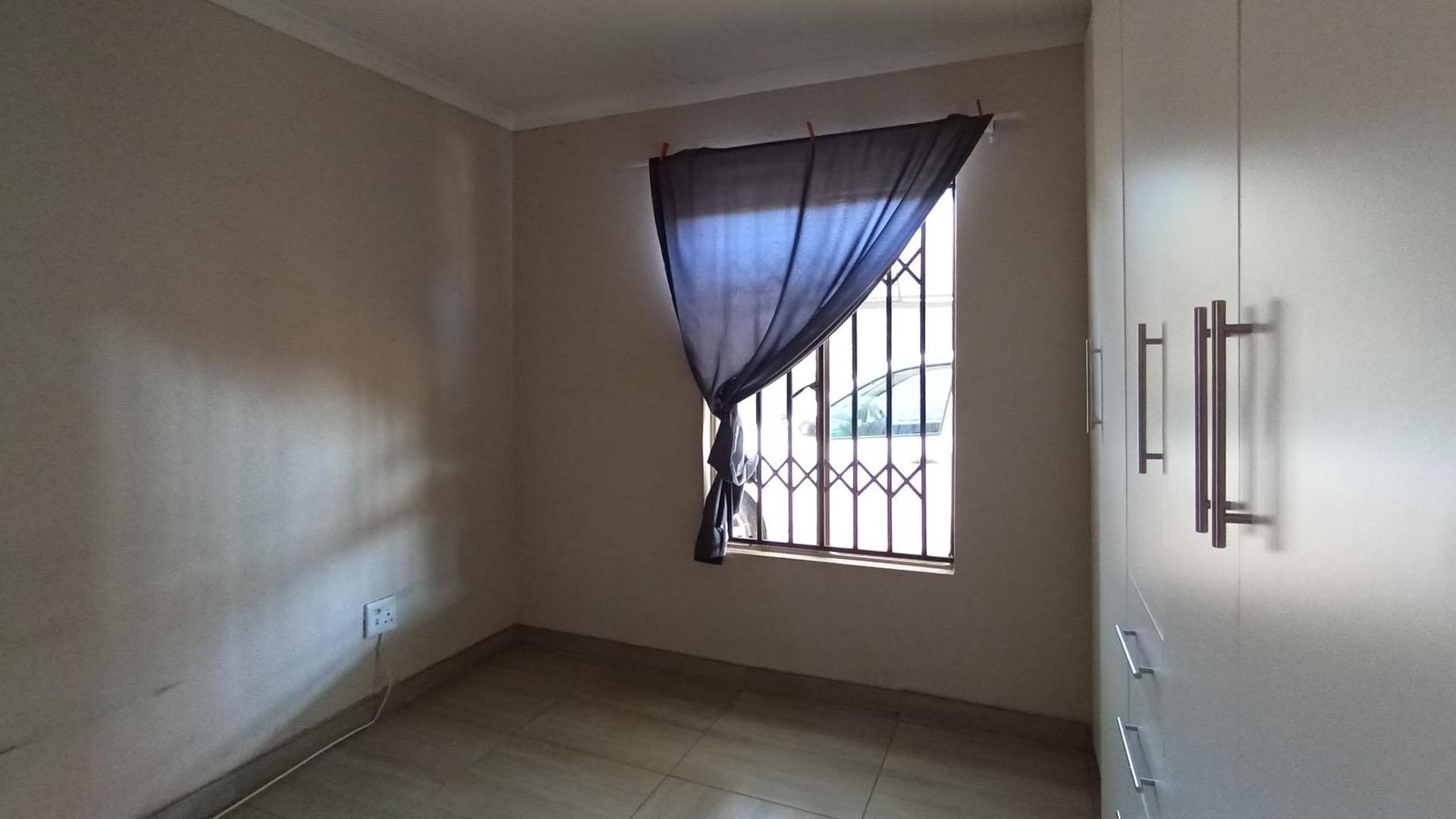 Main Bedroom - 10 square meters of property in Rosslyn