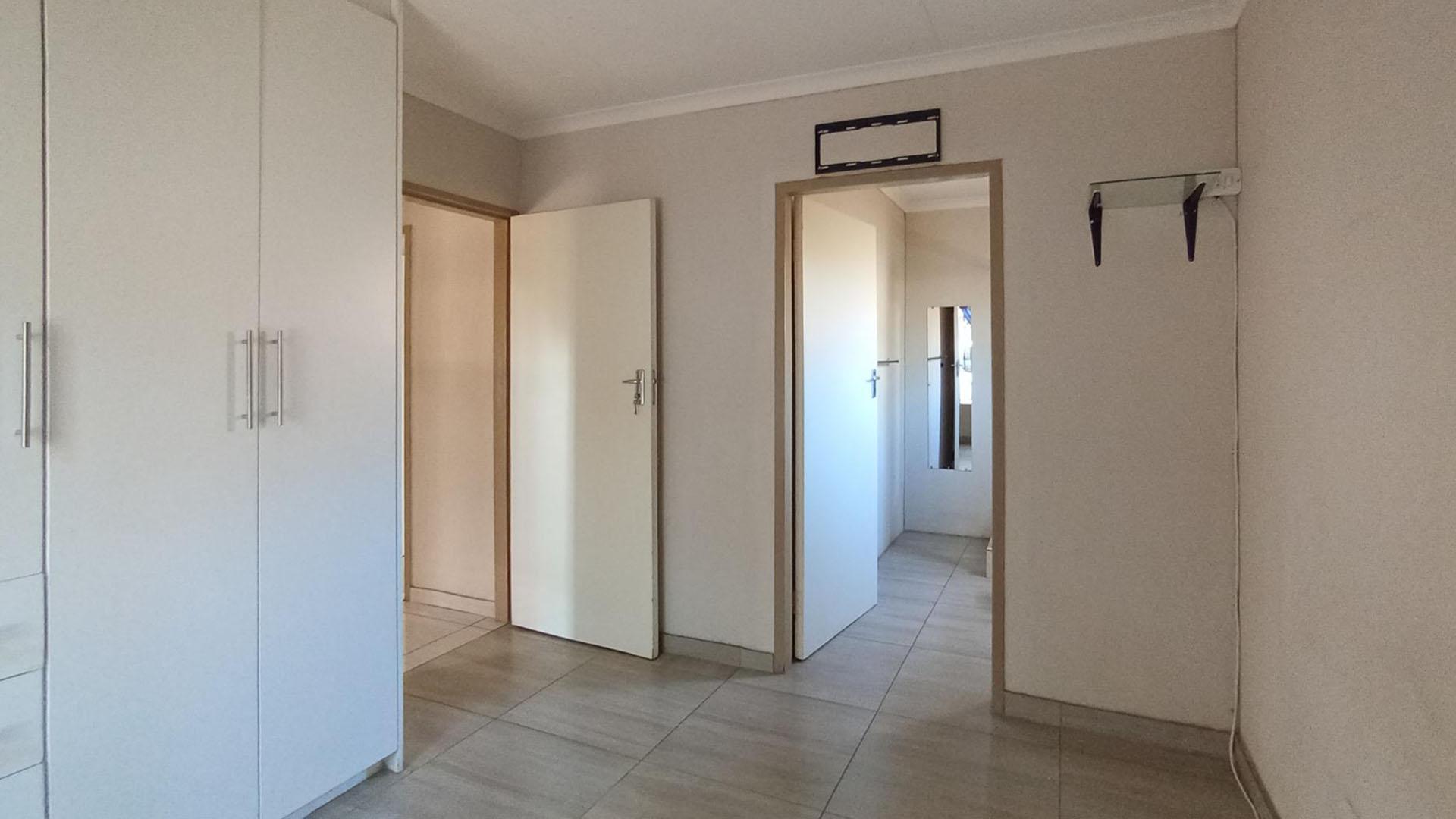 Main Bedroom - 10 square meters of property in Rosslyn