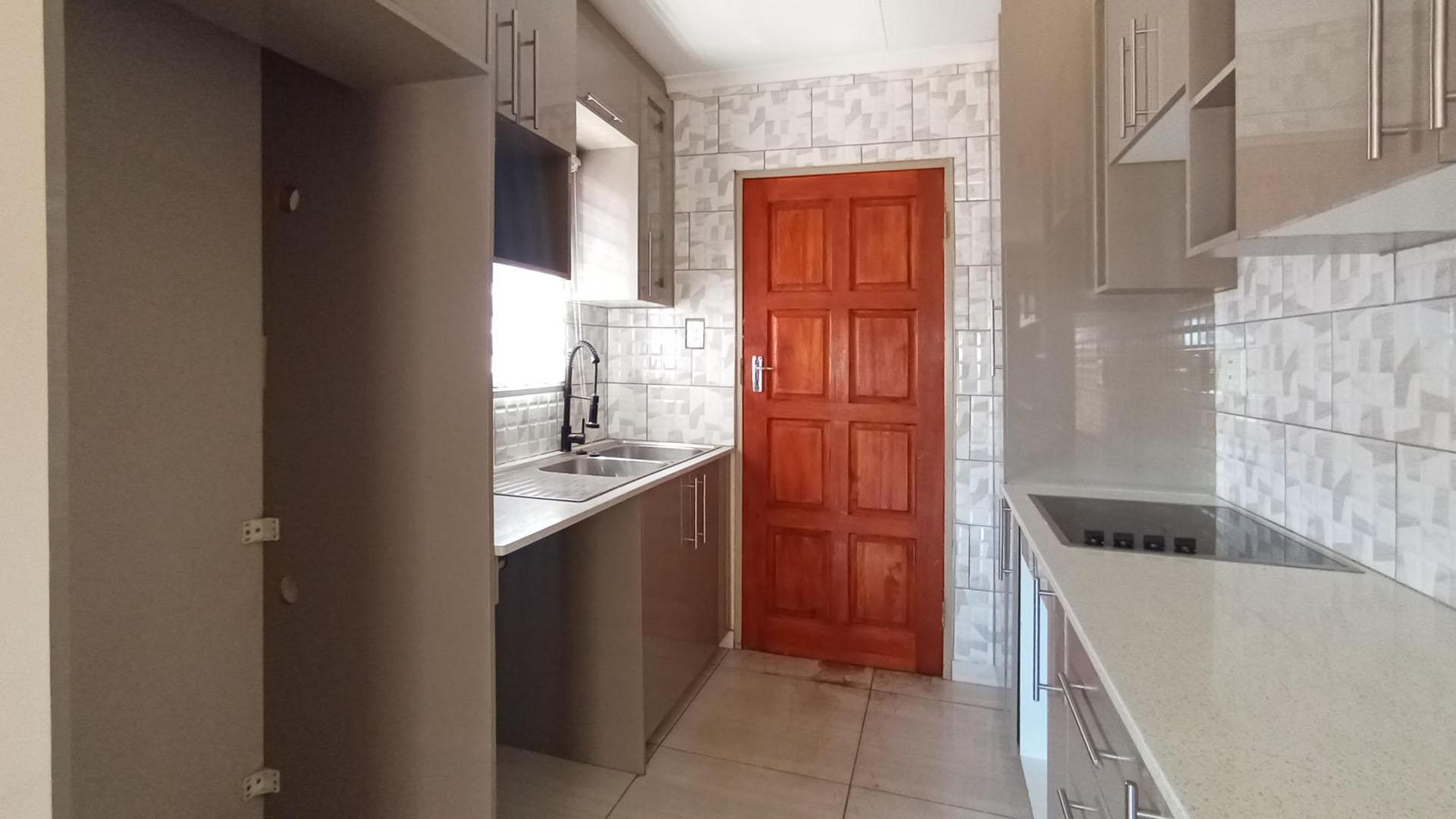 Kitchen - 6 square meters of property in Rosslyn