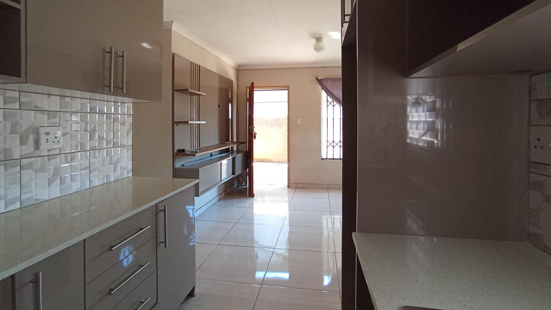 Kitchen - 6 square meters of property in Rosslyn