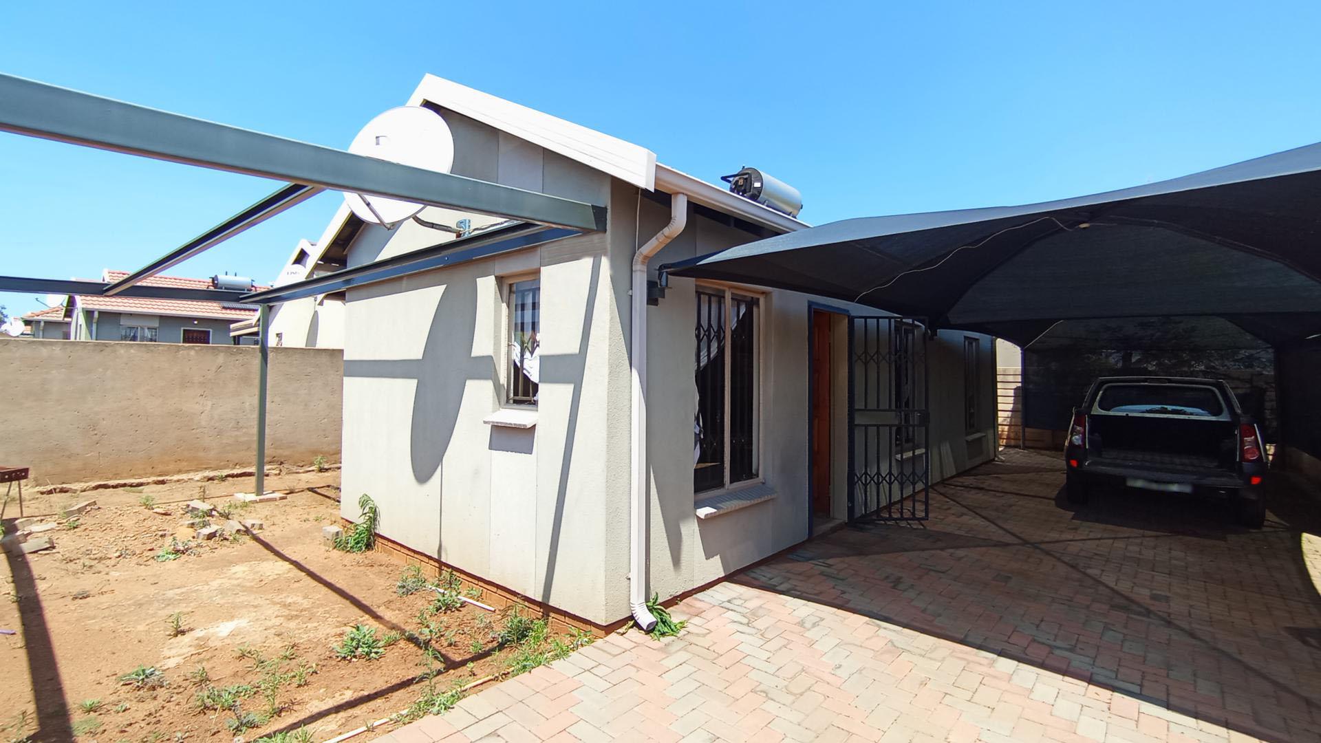 Front View of property in Rosslyn