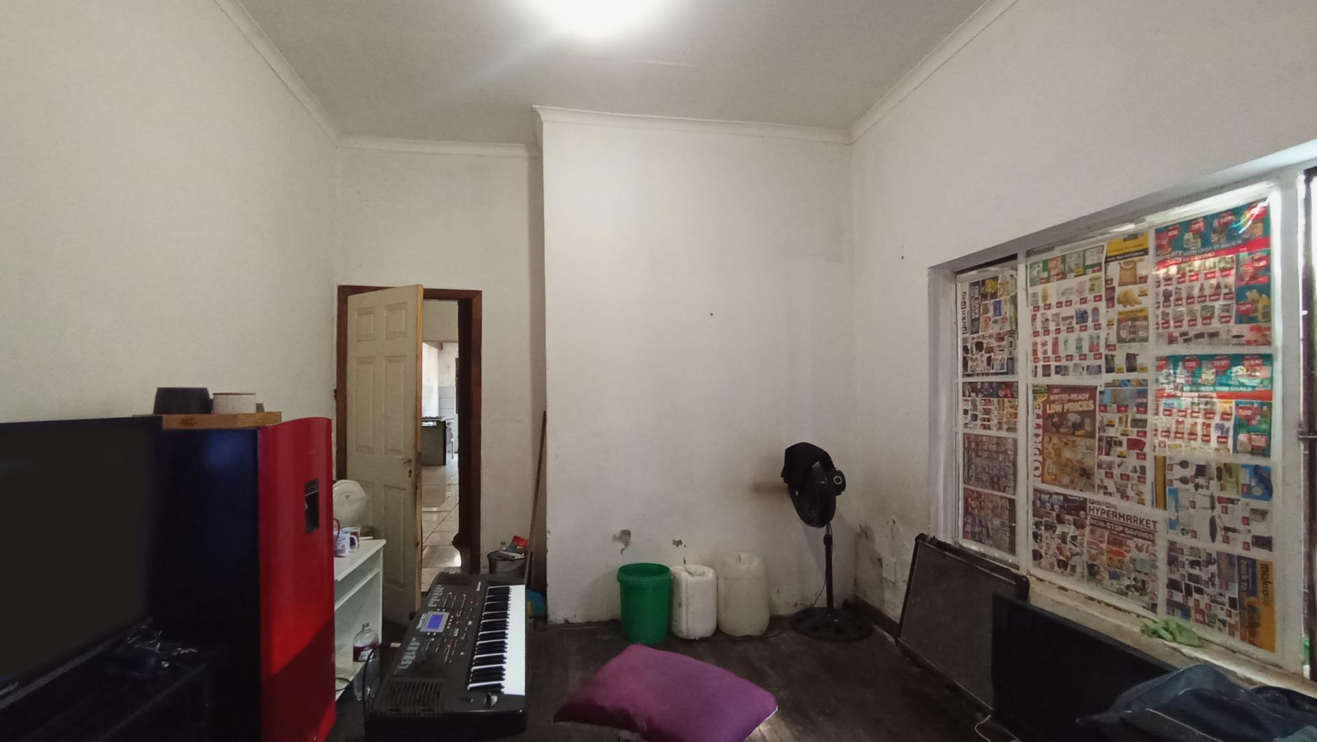 Bed Room 2 - 21 square meters of property in Kensington - JHB