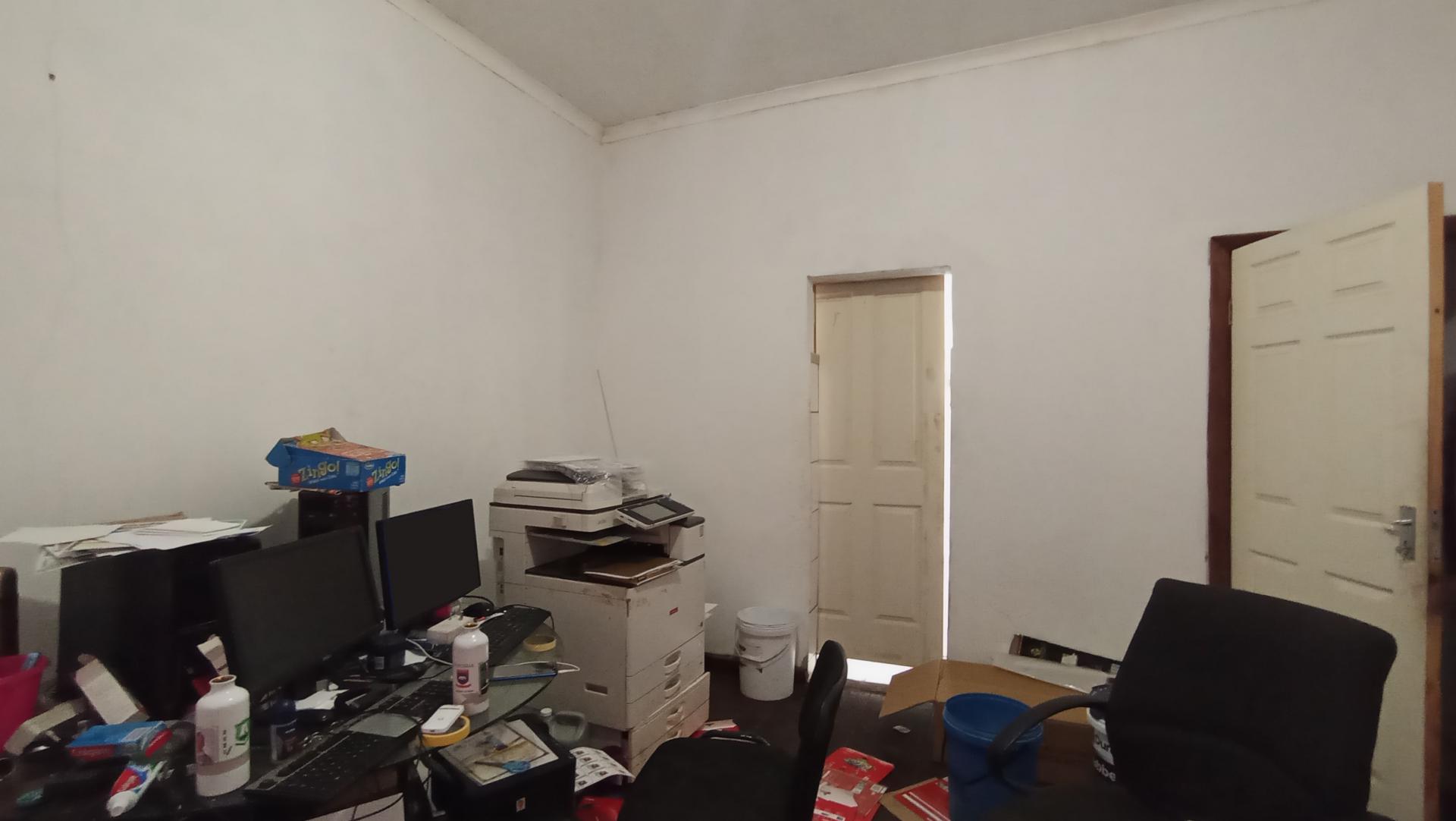 Main Bedroom - 28 square meters of property in Kensington - JHB