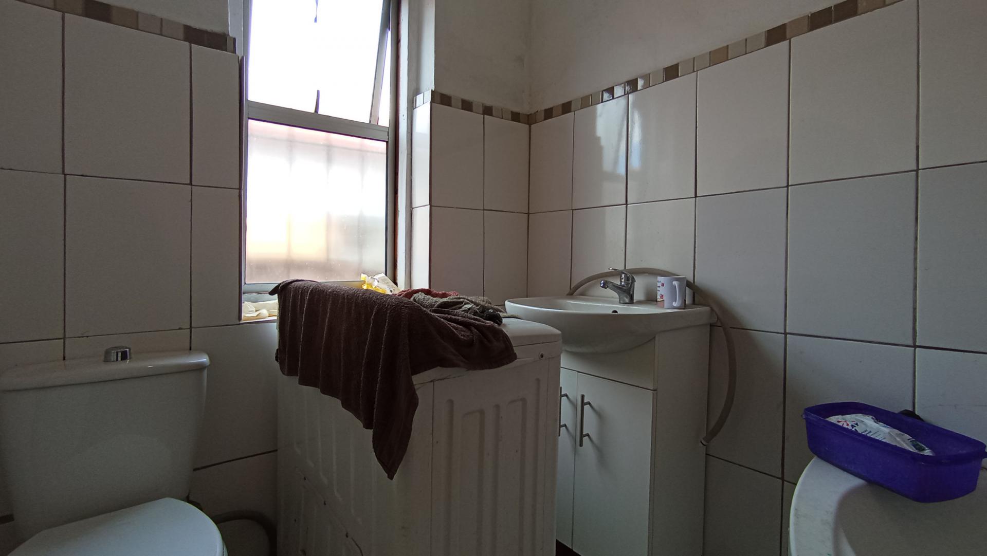 Main Bathroom - 6 square meters of property in Kensington - JHB