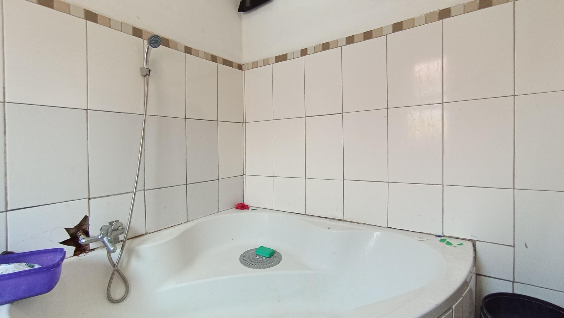 Main Bathroom - 6 square meters of property in Kensington - JHB