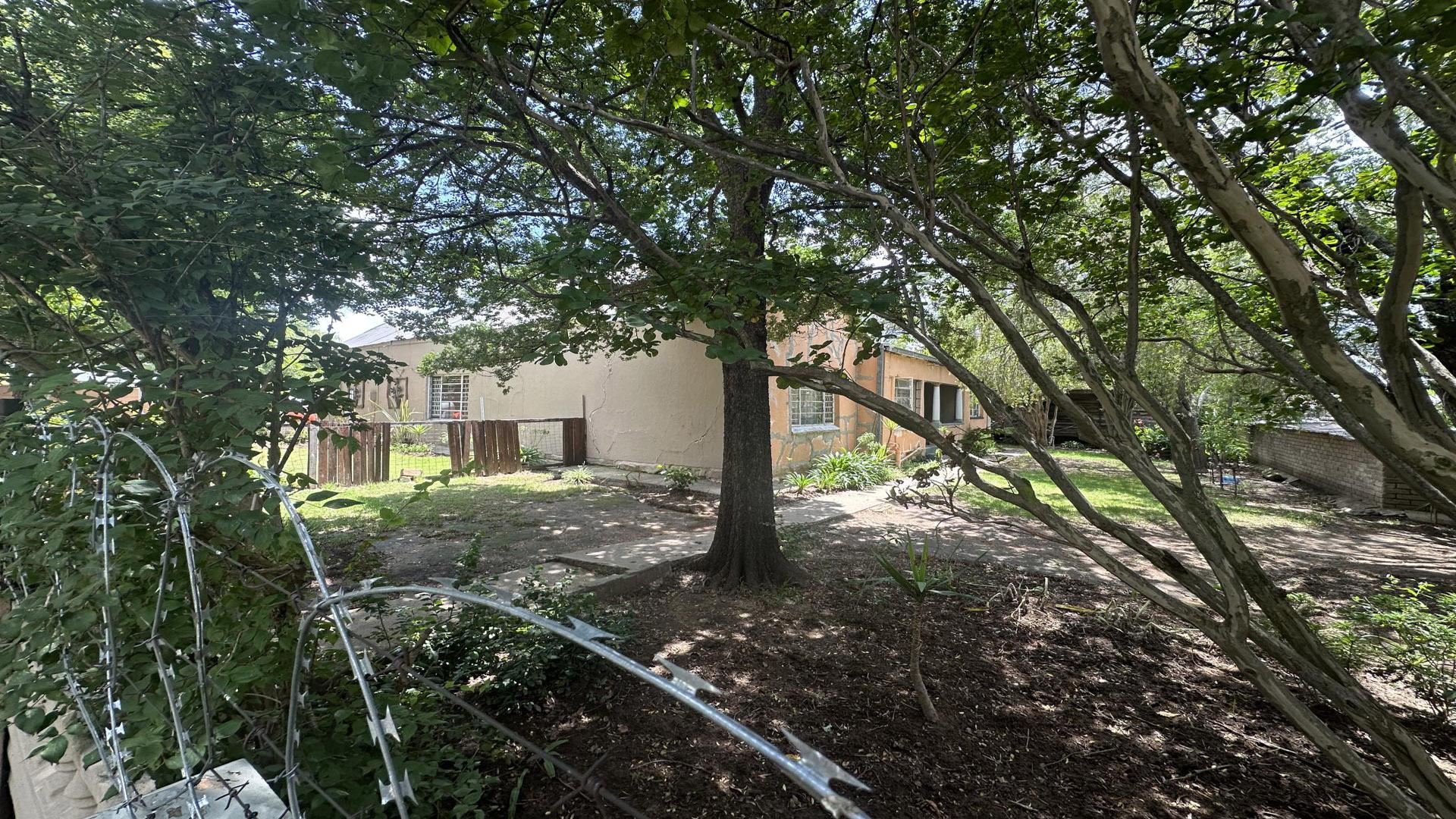 Front View of property in Reitz