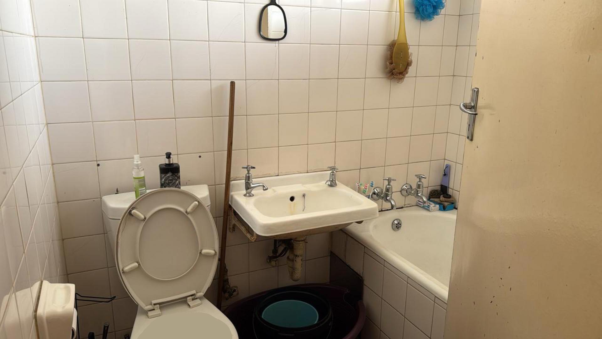 Bathroom 1 of property in Kempton Park