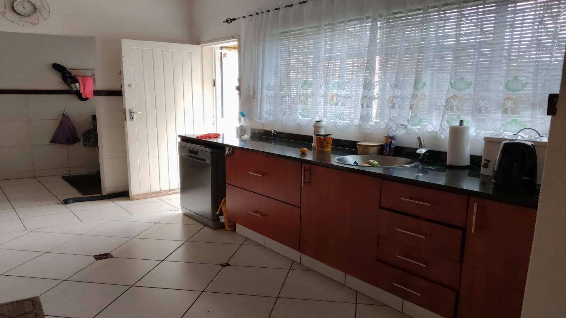 Kitchen of property in Ontdekkerspark