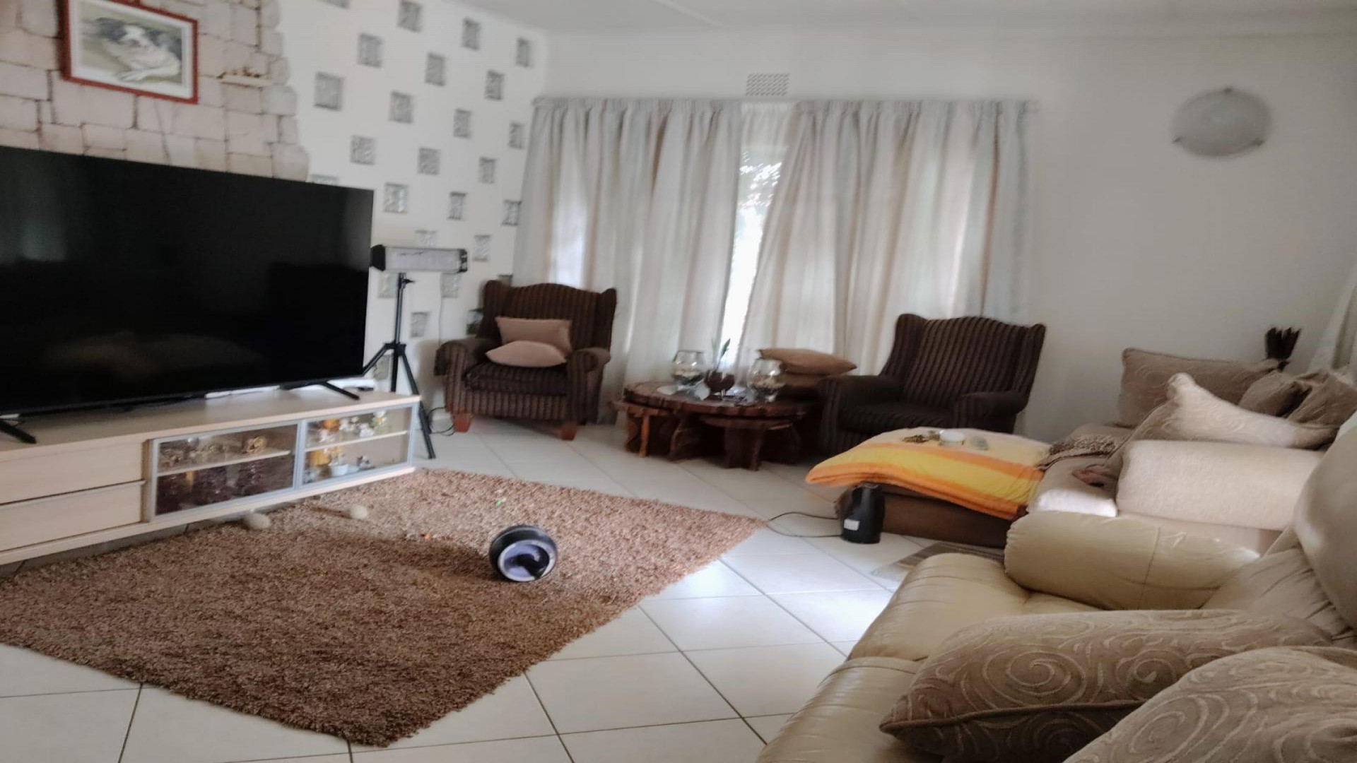 Lounges of property in Ontdekkerspark