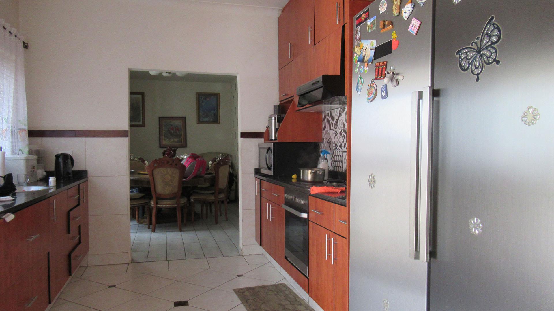 Kitchen - 13 square meters of property in Ontdekkerspark