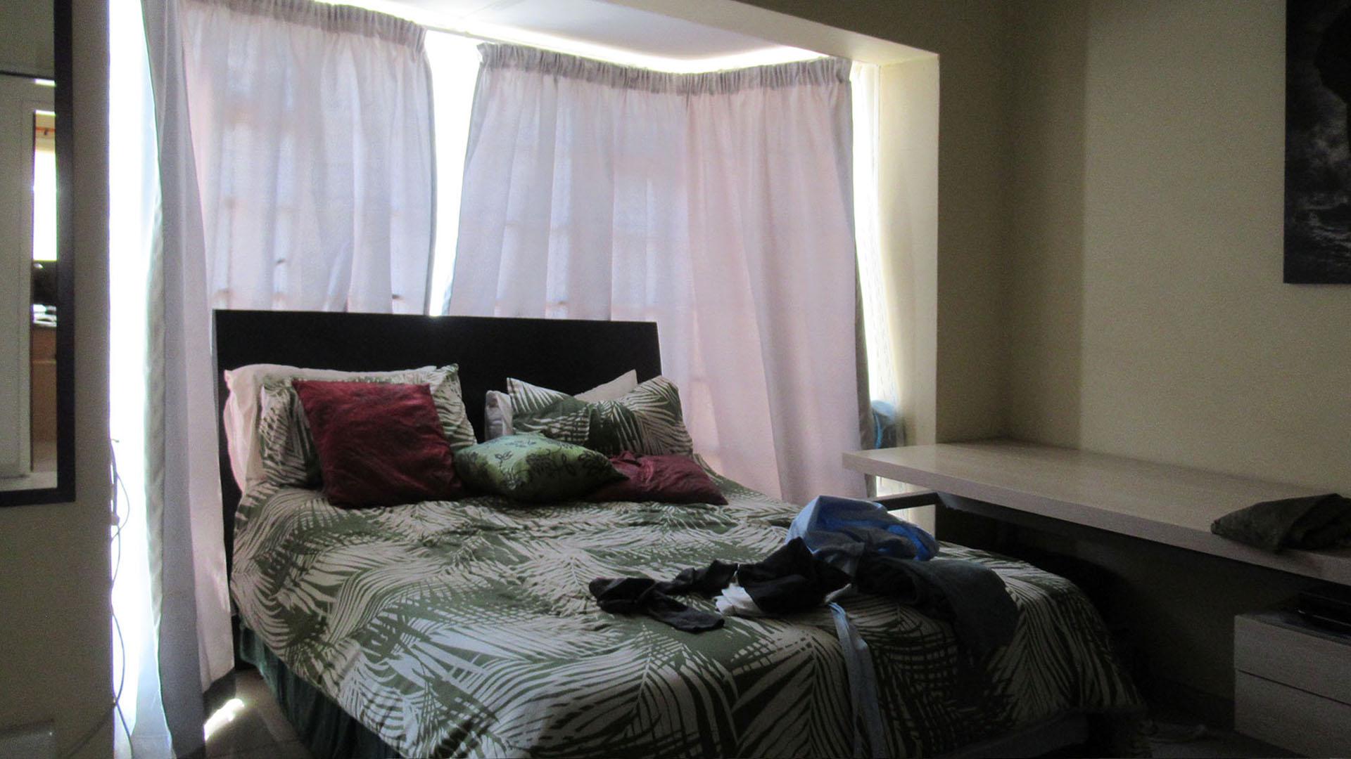 Bed Room 1 - 13 square meters of property in Ontdekkerspark