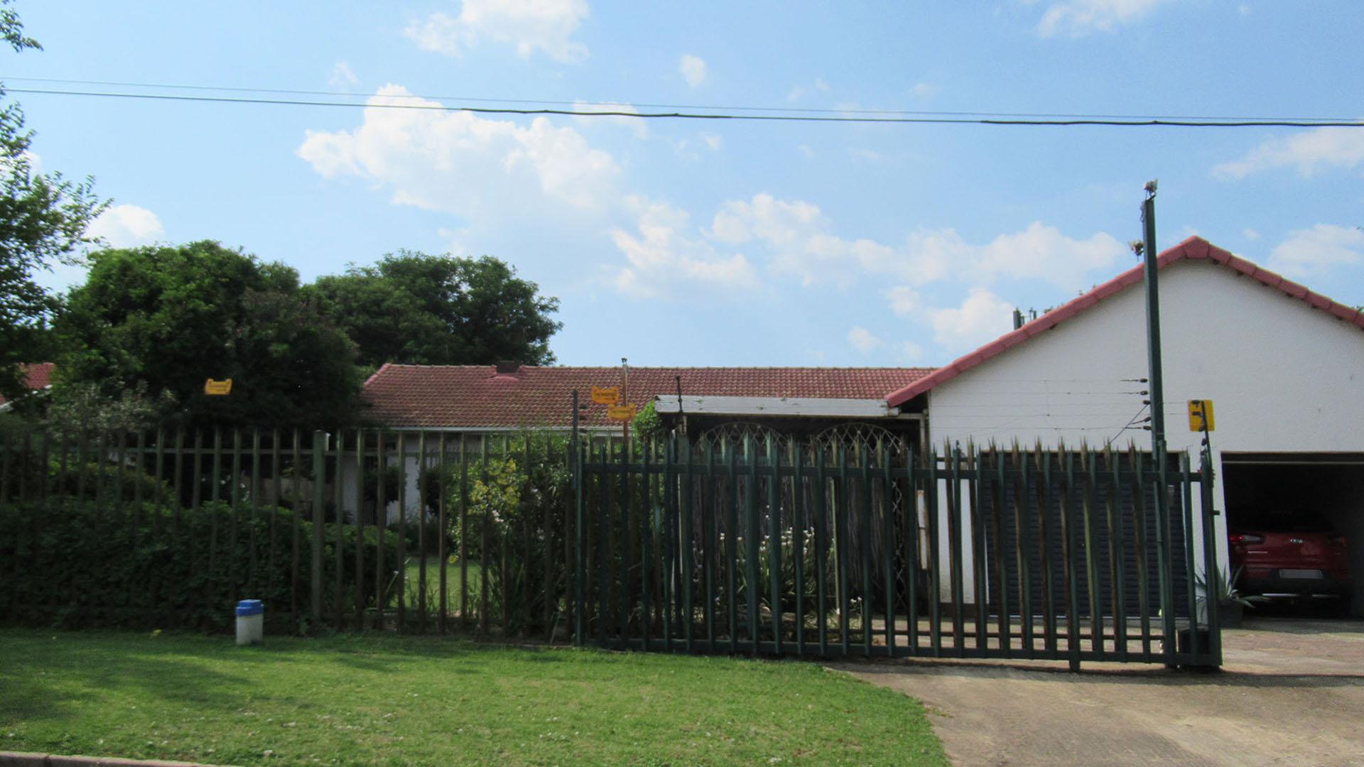 Front View of property in Ontdekkerspark