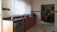 Kitchen - 13 square meters of property in Ontdekkerspark