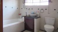Bathroom 1 - 8 square meters of property in Ontdekkerspark