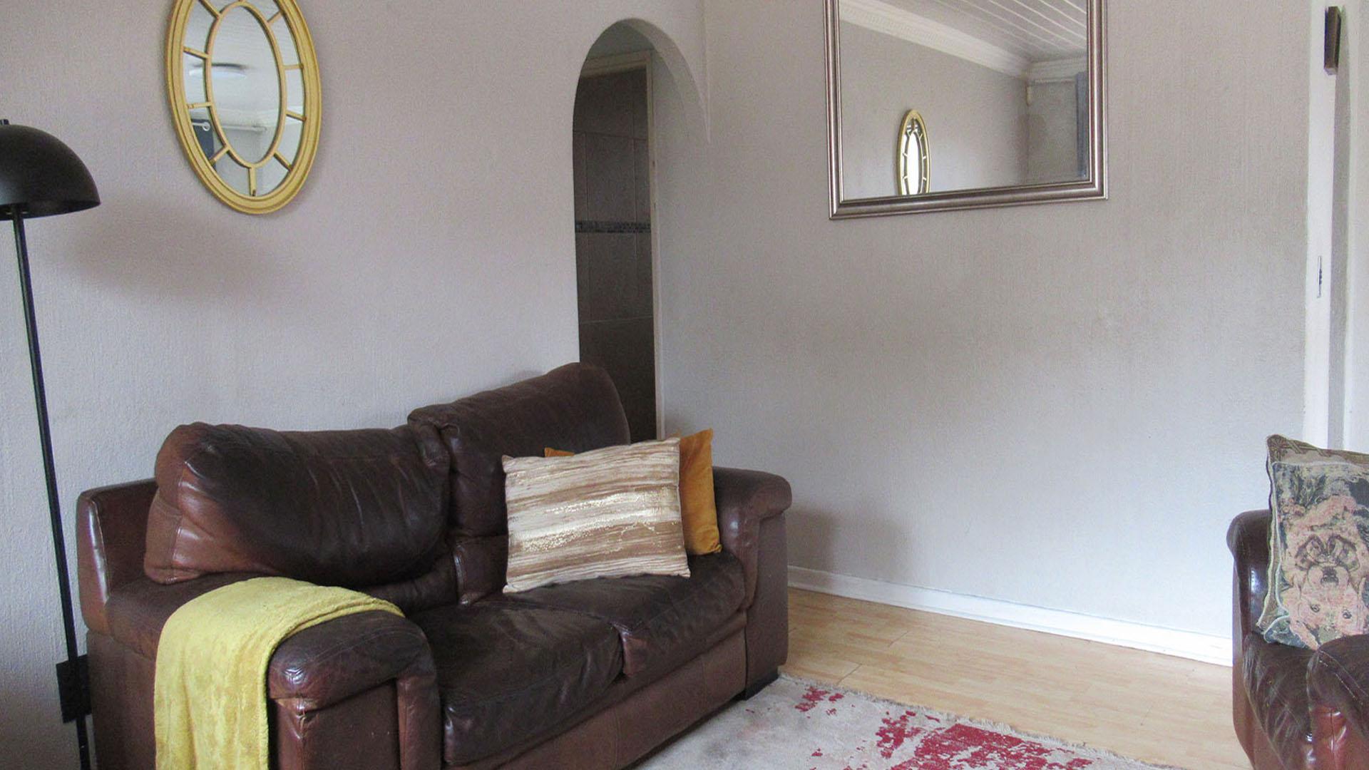 Lounges - 19 square meters of property in Elandspark