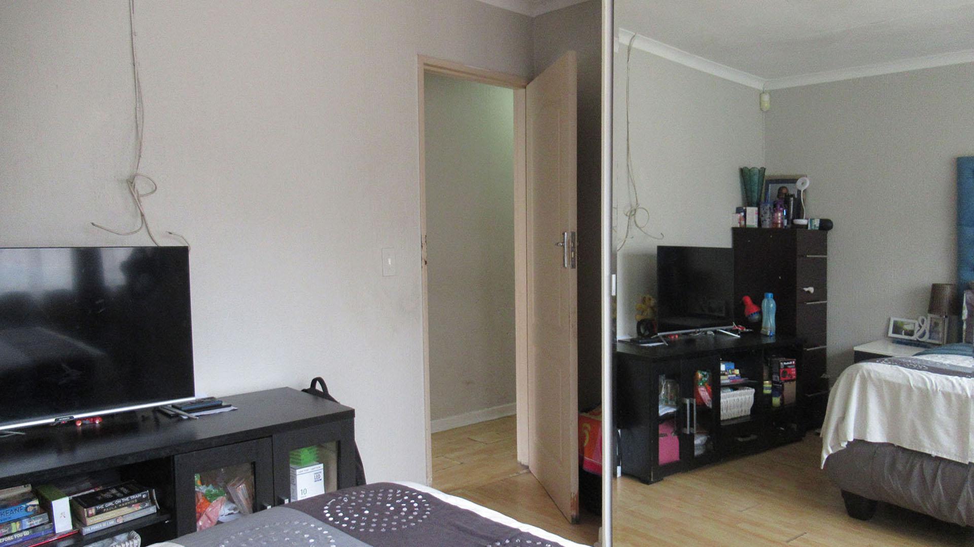 Bed Room 1 - 16 square meters of property in Elandspark