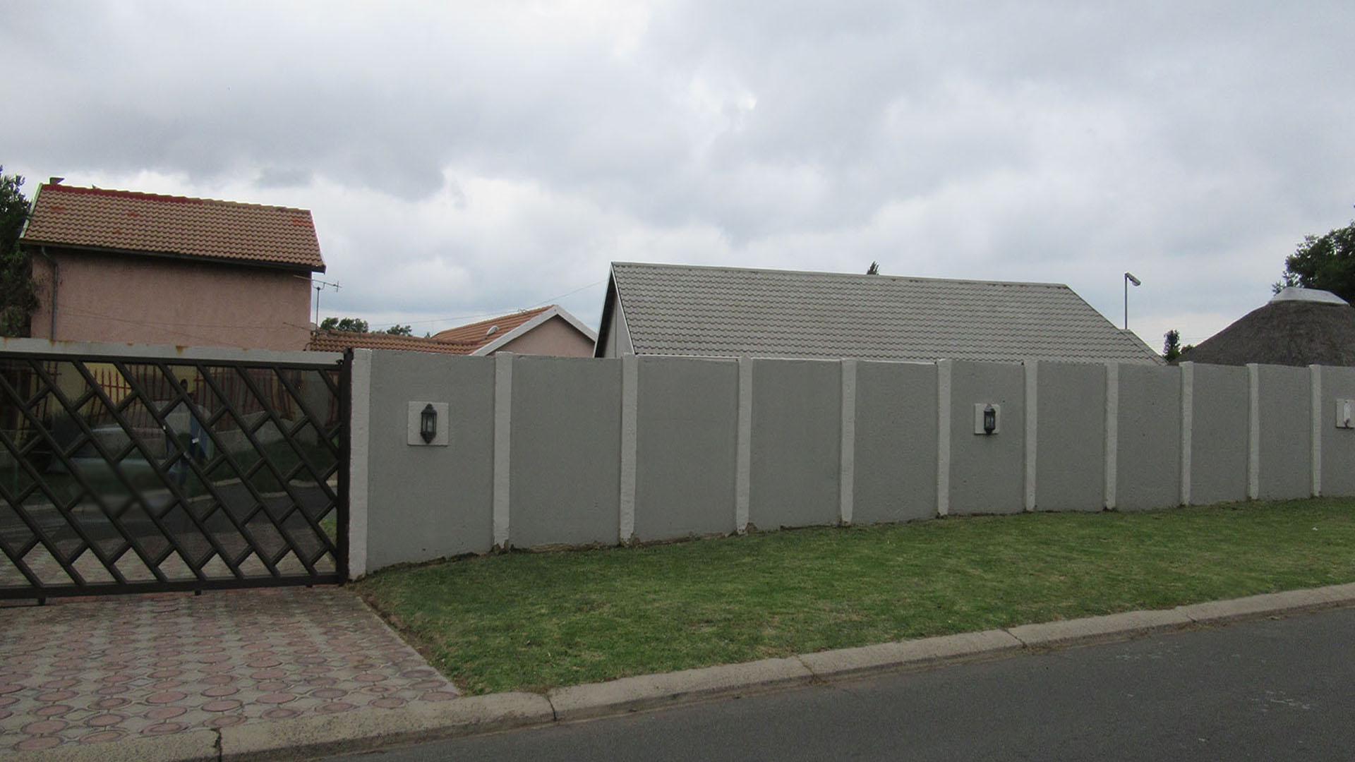 Front View of property in Elandspark