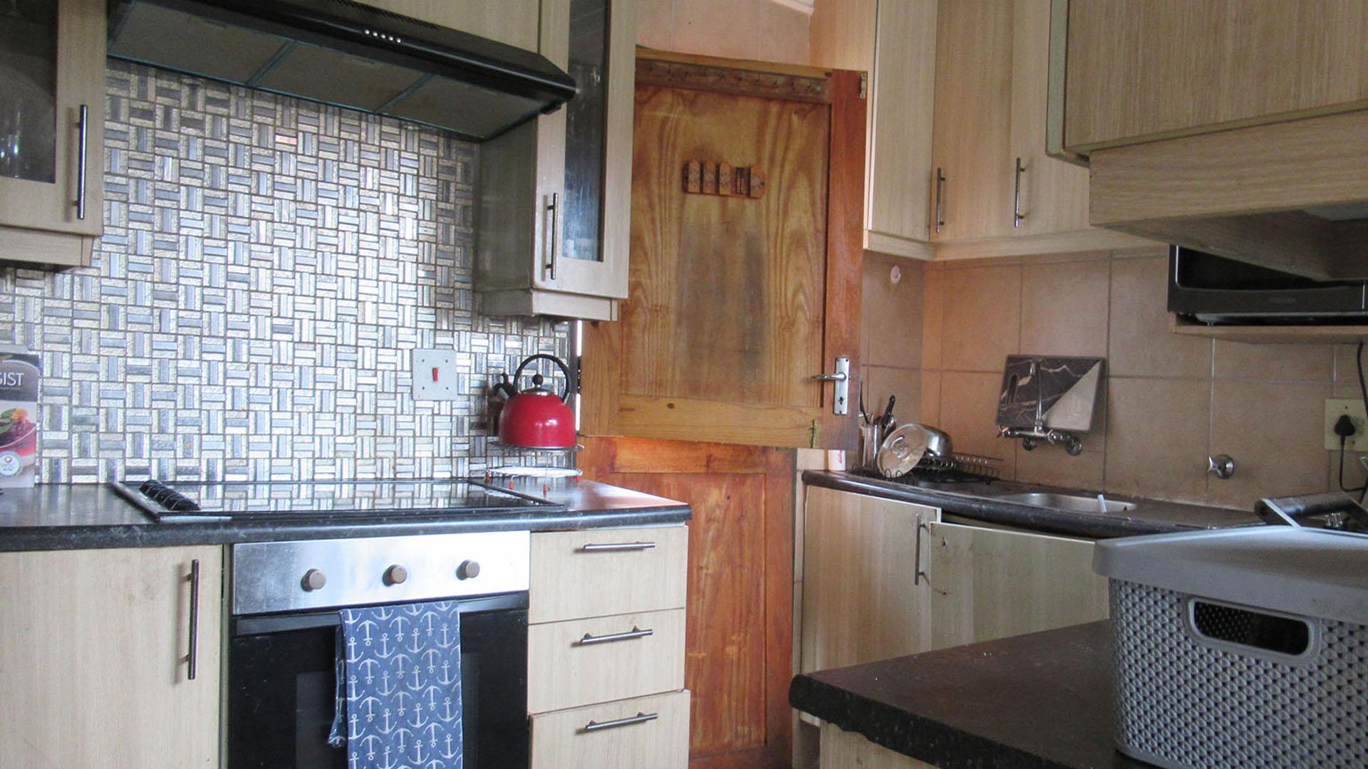 Kitchen - 10 square meters of property in Elandspark