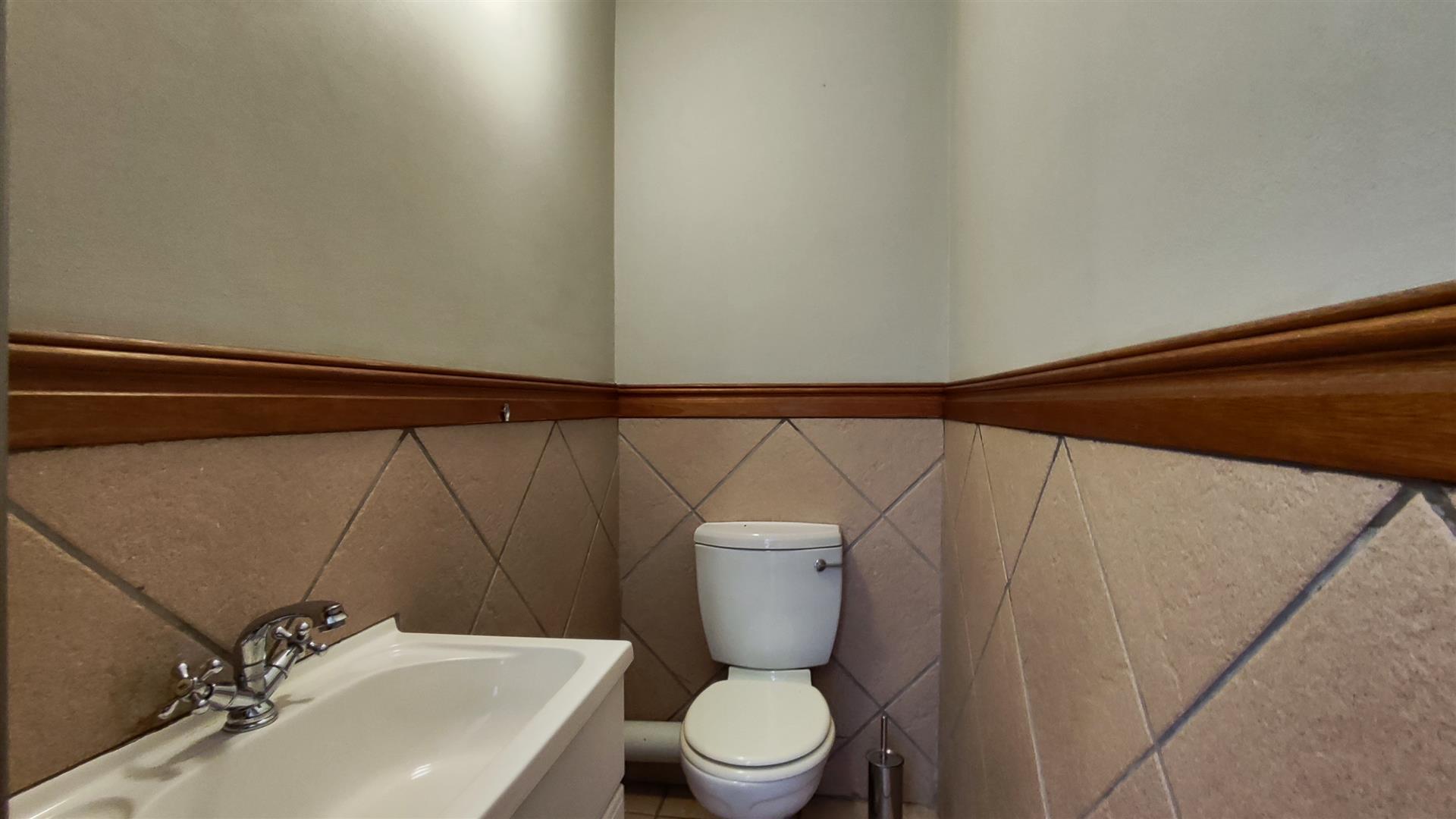 Guest Toilet - 12 square meters of property in Vanderbijlpark