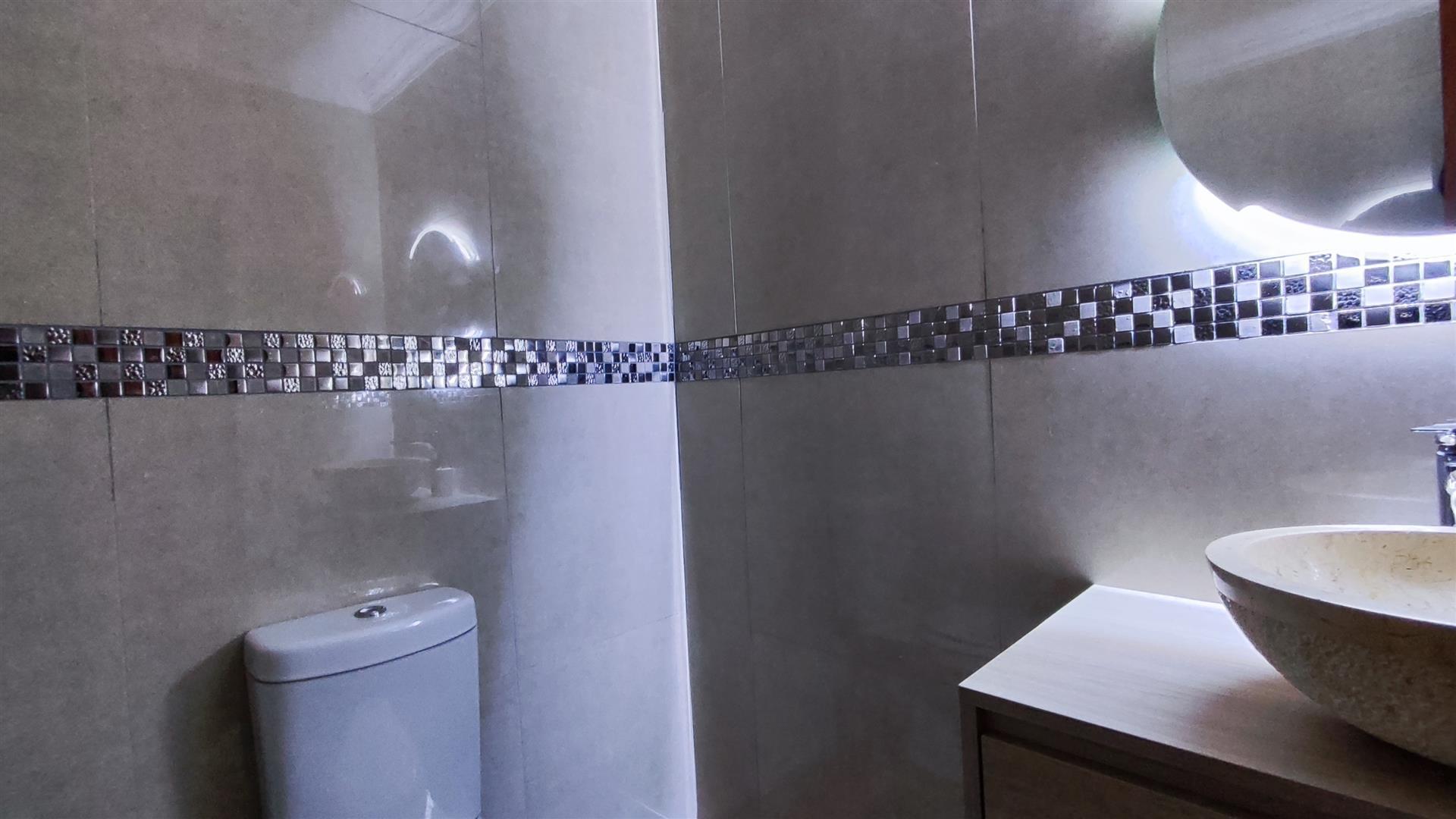 Guest Toilet - 12 square meters of property in Vanderbijlpark