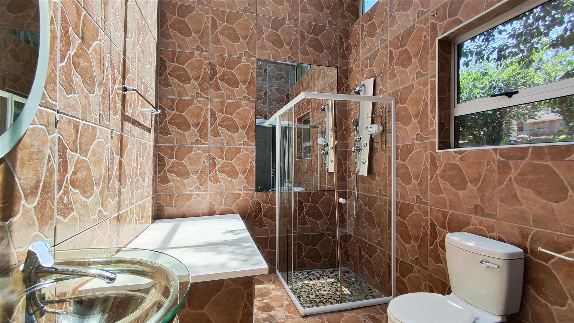 Bathroom 1 - 9 square meters of property in Vanderbijlpark