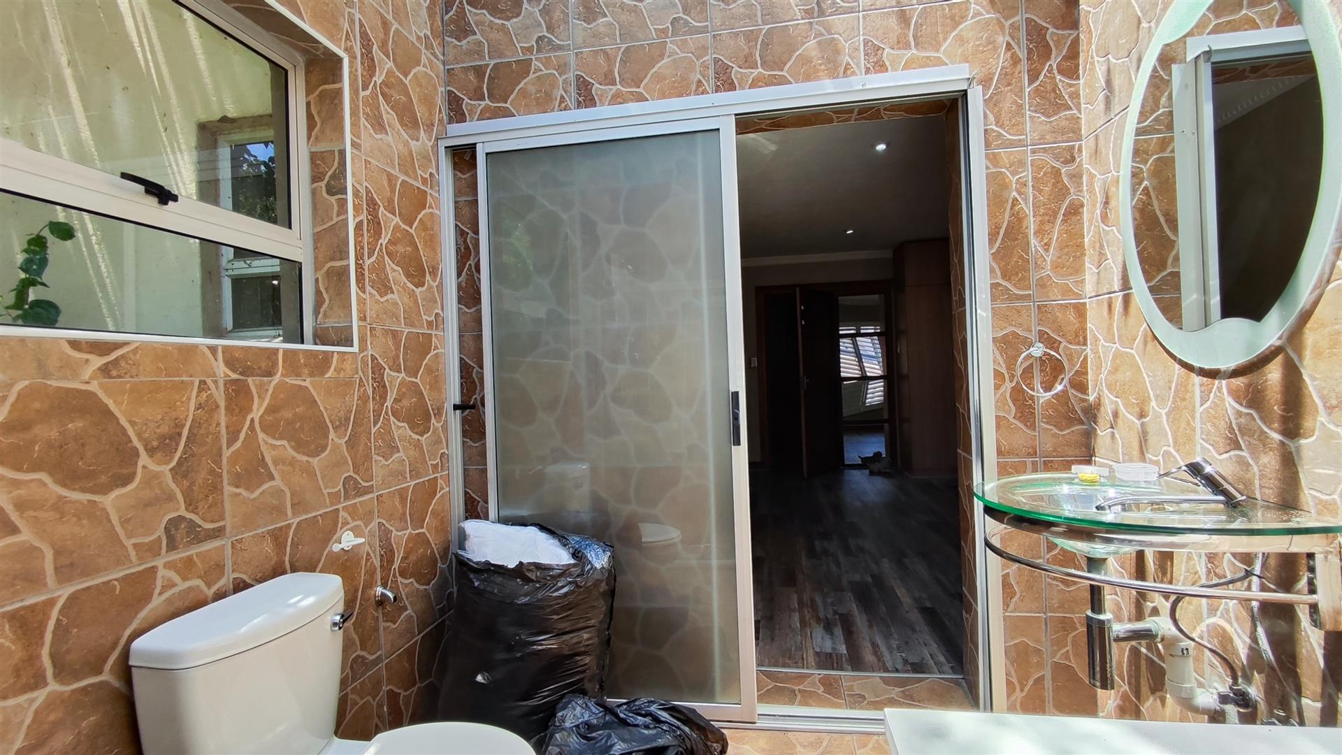 Bathroom 1 - 9 square meters of property in Vanderbijlpark