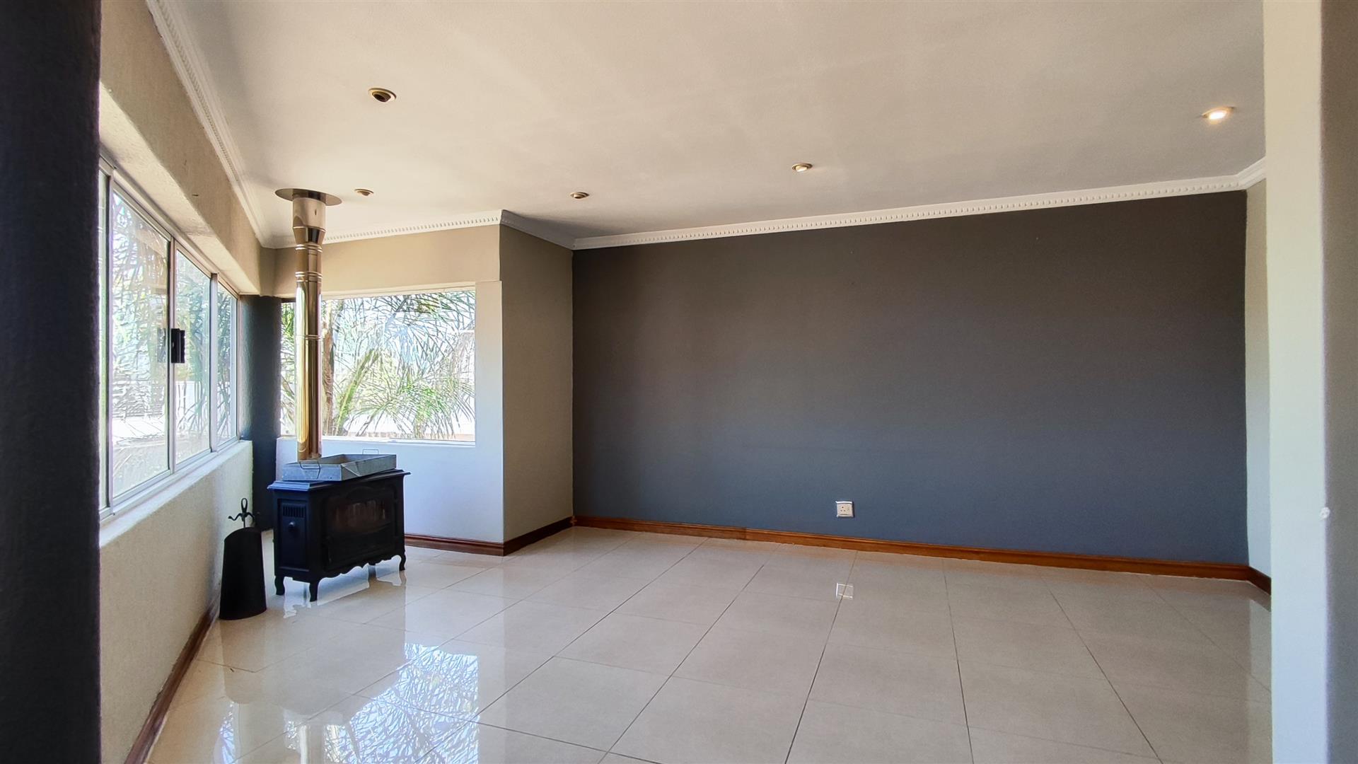 Lounges - 84 square meters of property in Vanderbijlpark