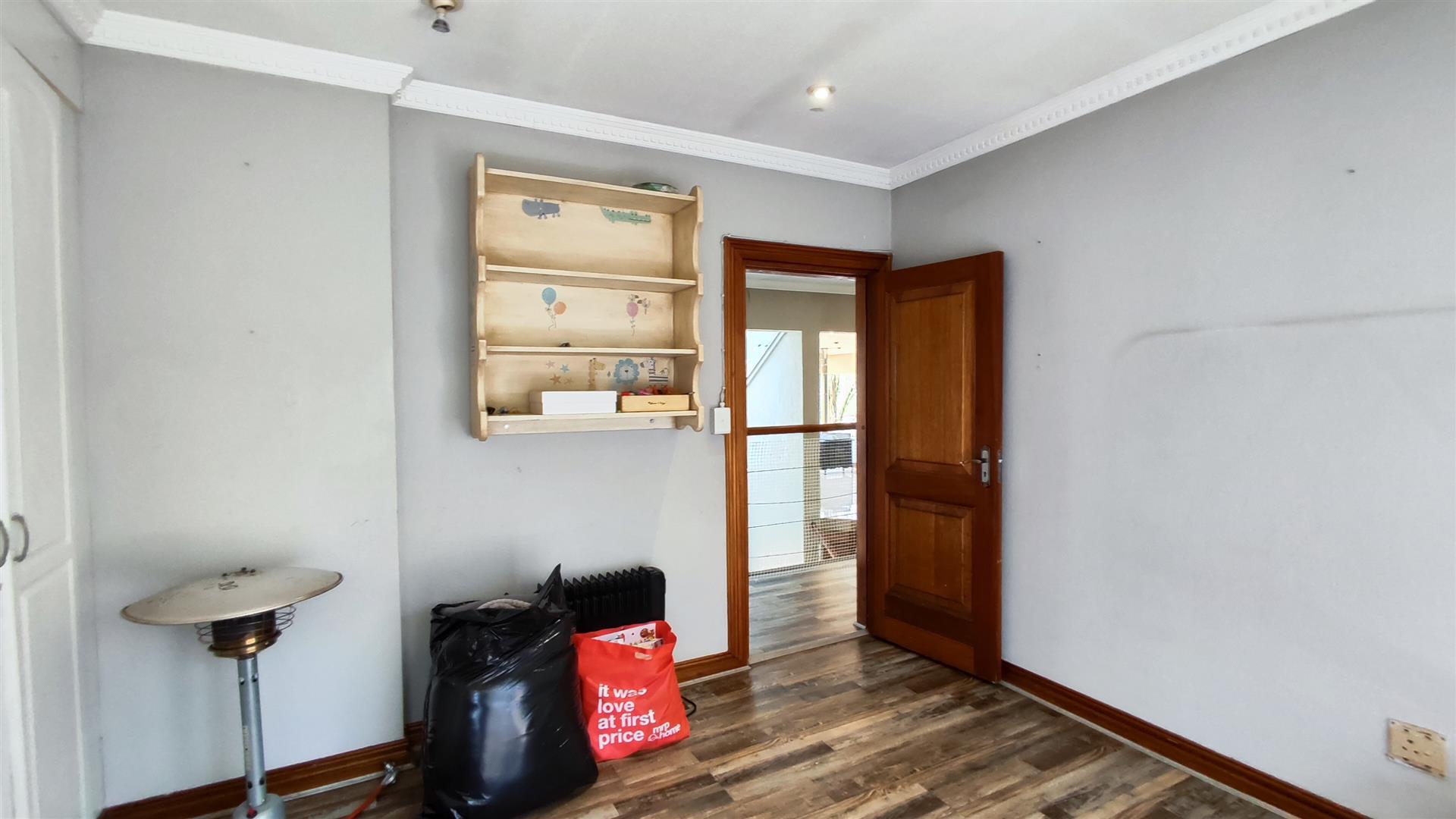 Bed Room 4 - 21 square meters of property in Vanderbijlpark