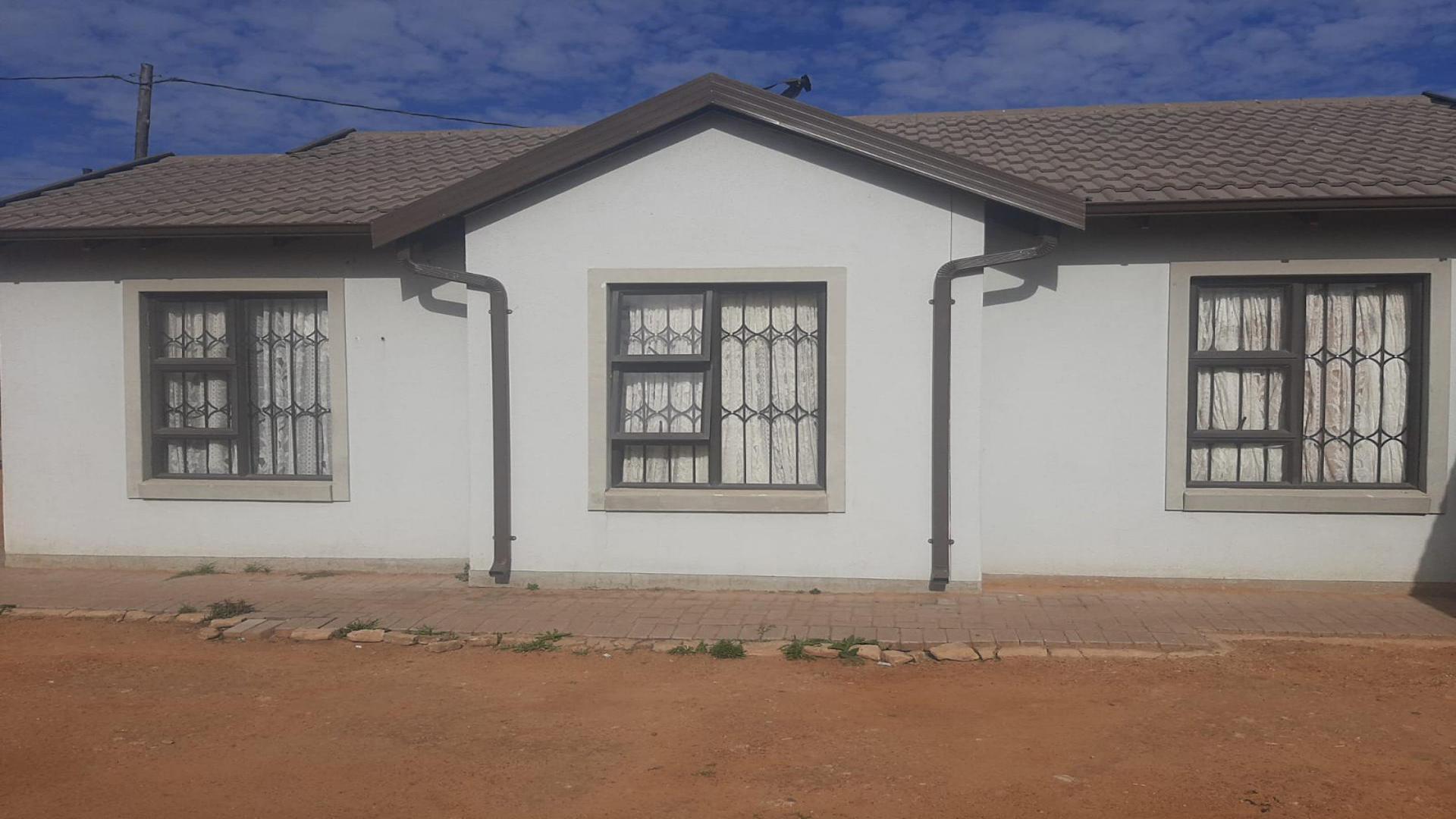 Front View of property in Zamdela