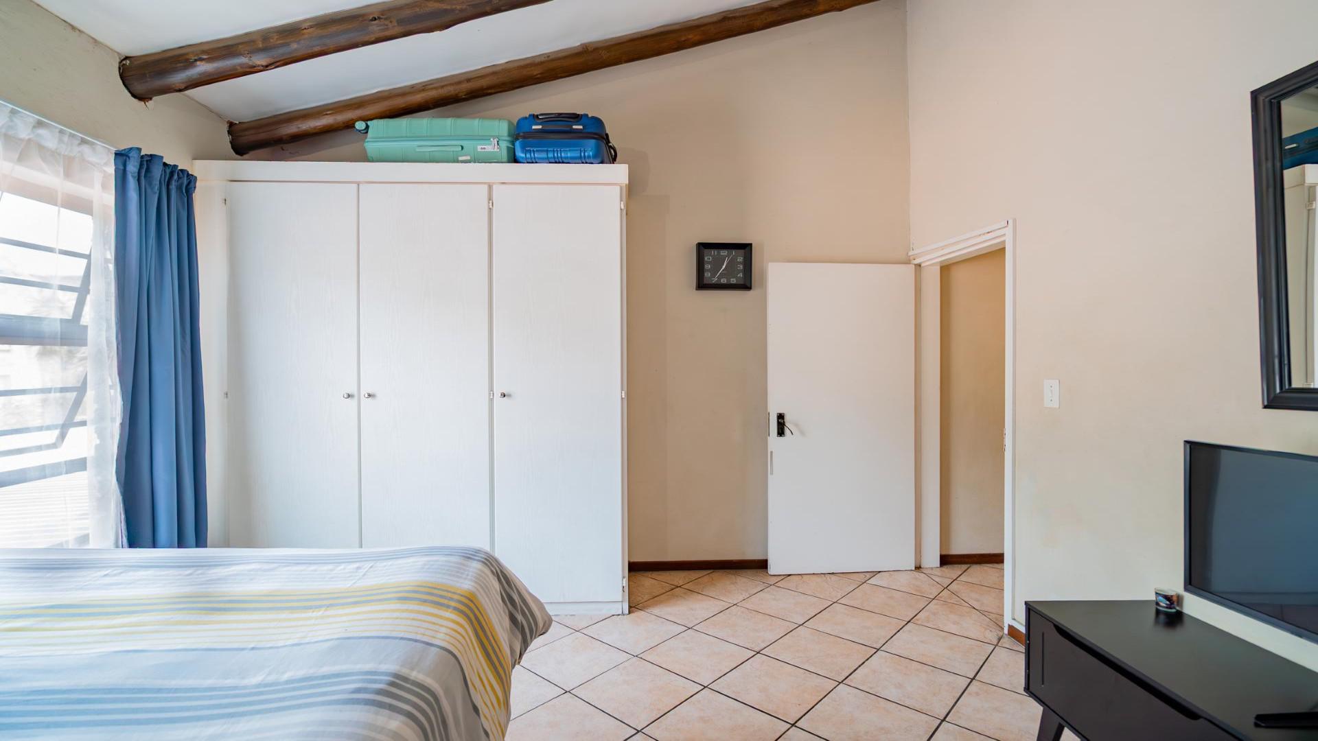 Bed Room 1 - 15 square meters of property in Noordhang