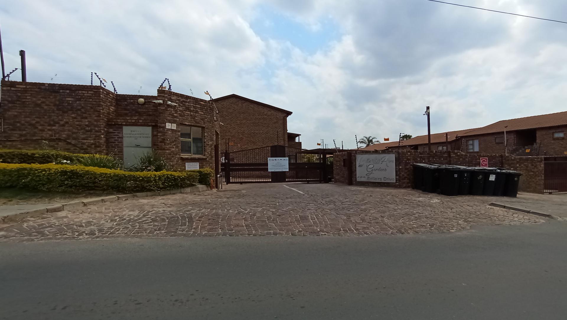 Front View of property in Noordhang