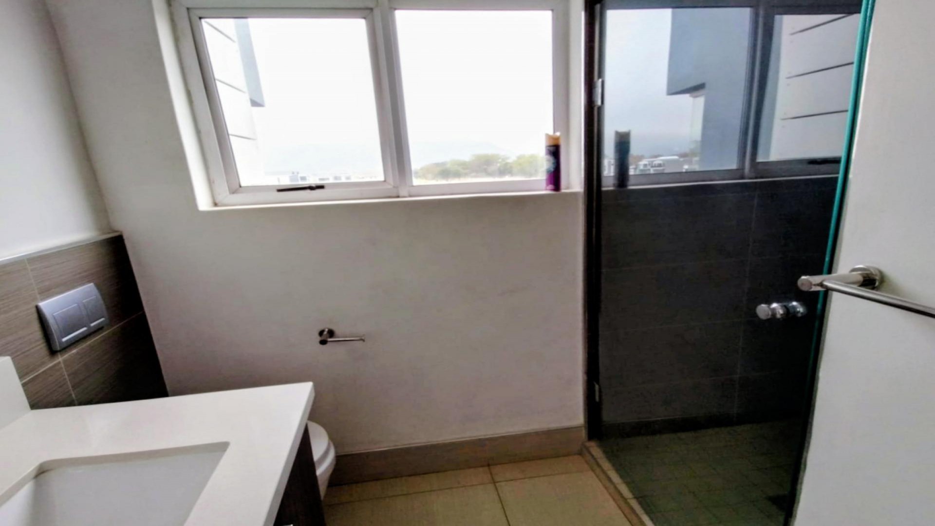 Bathroom 2 of property in Hartebeesfontein