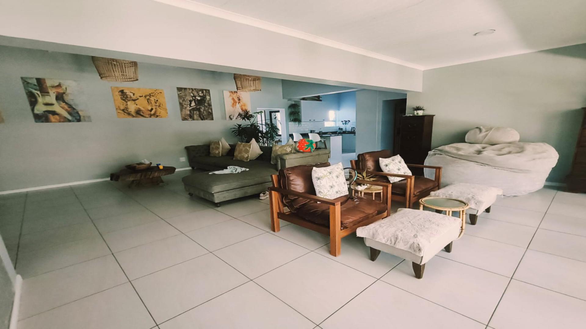 Lounges of property in Wellington