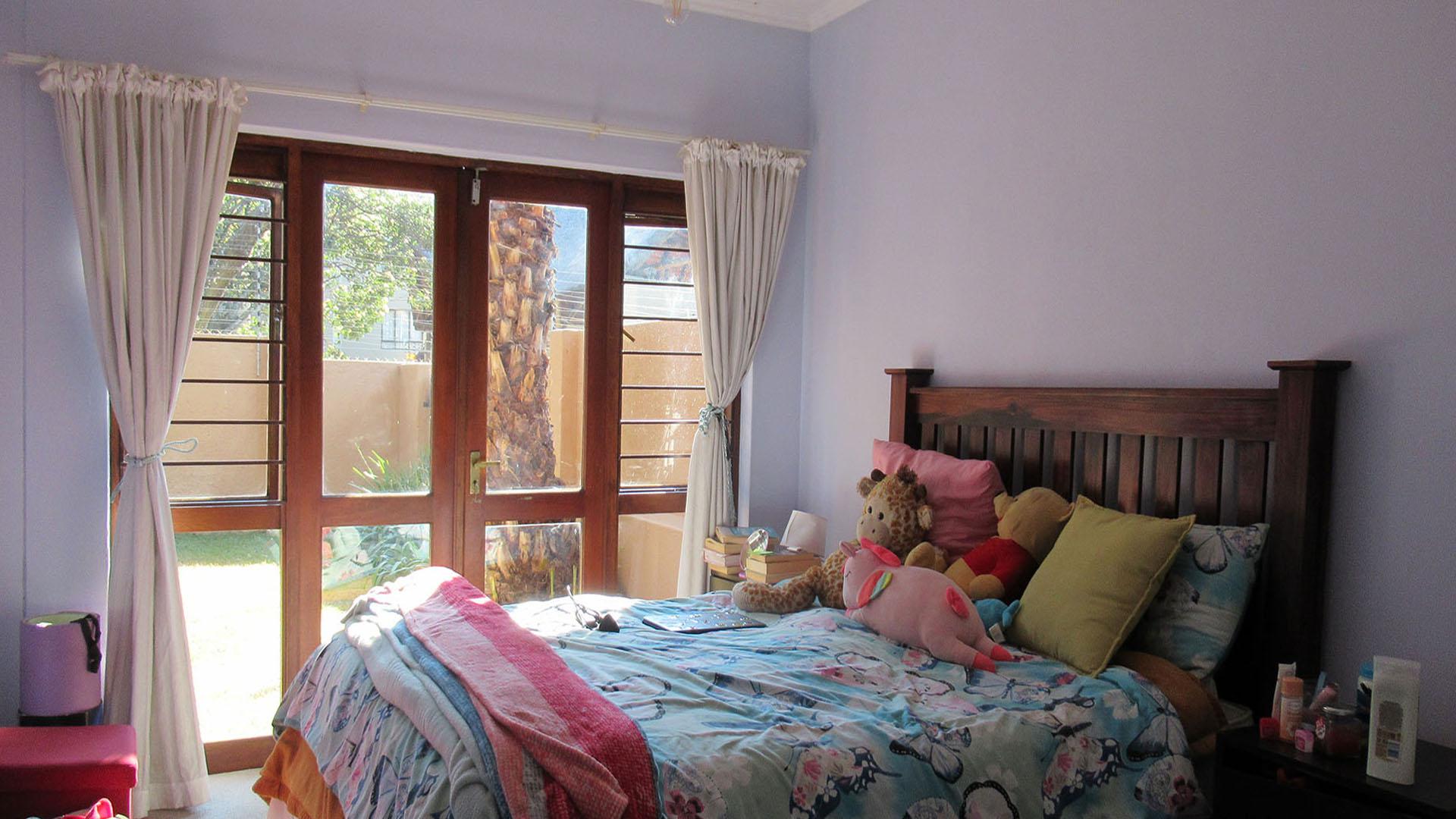 Bed Room 1 - 15 square meters of property in Pine Slopes A.H.