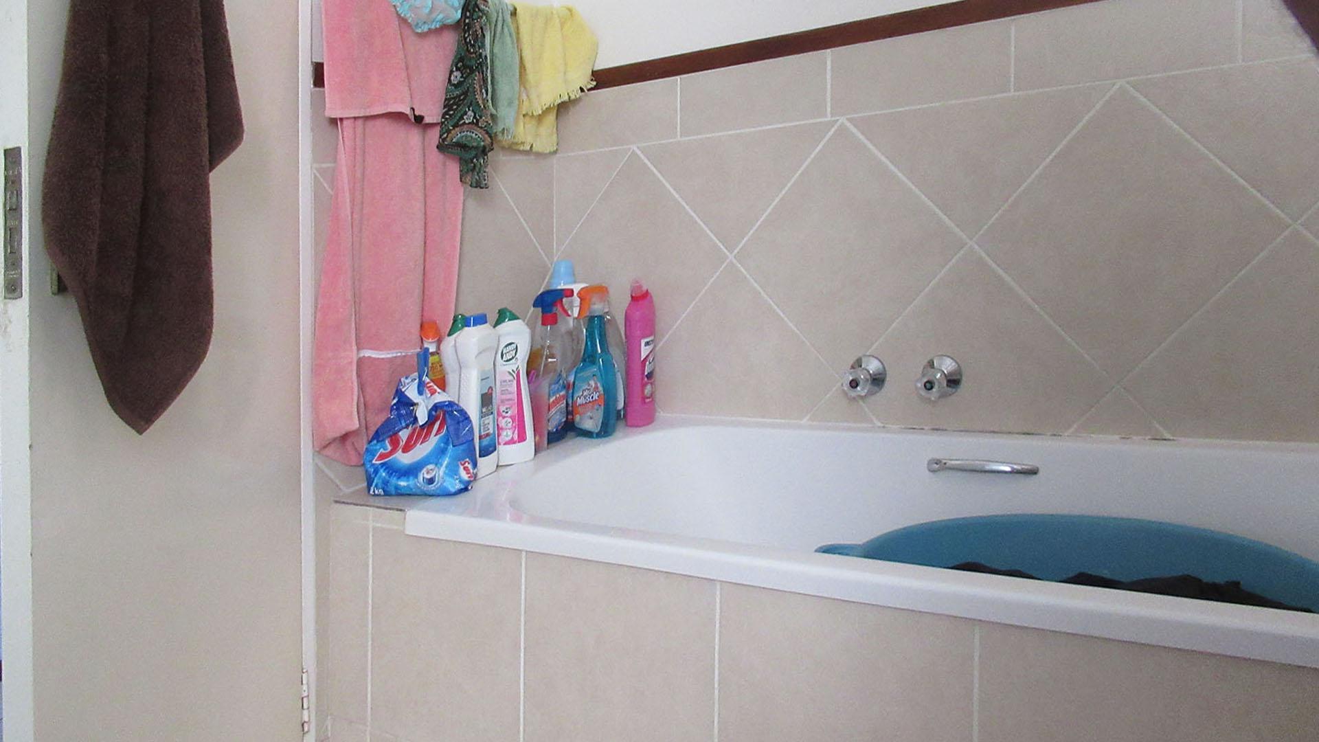 Bathroom 1 - 6 square meters of property in Pine Slopes A.H.