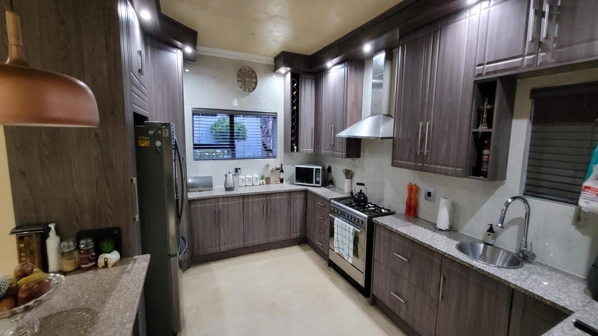 Kitchen - 35 square meters of property in Rynfield