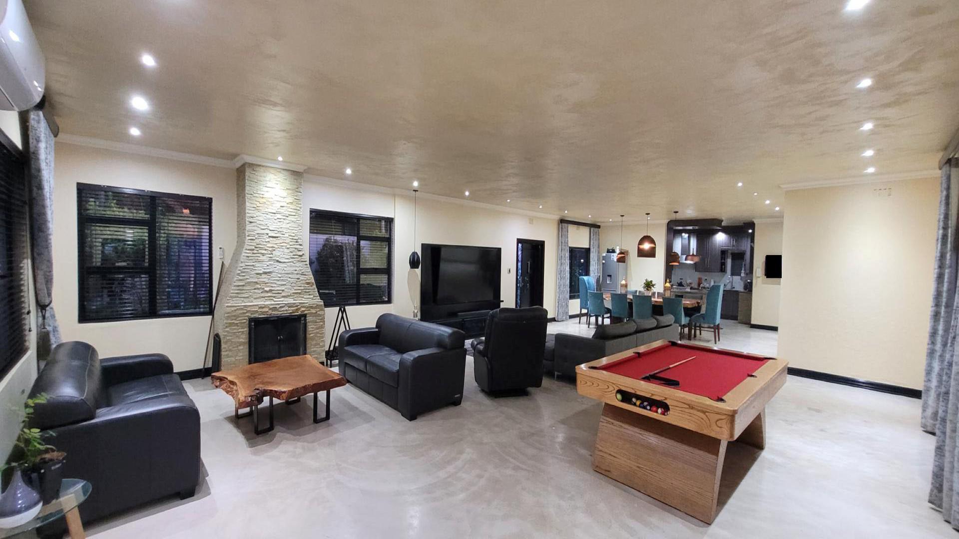 Lounges - 106 square meters of property in Rynfield