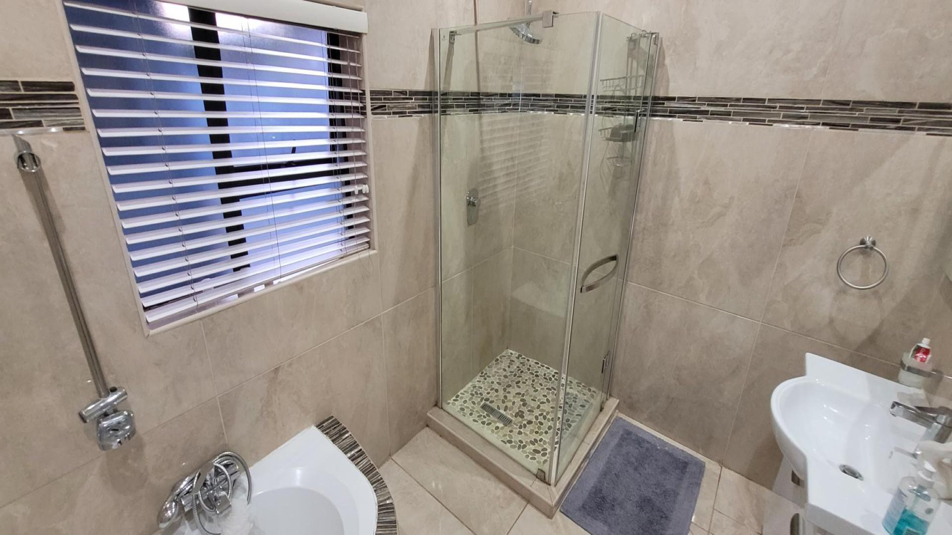 Bathroom 1 - 13 square meters of property in Rynfield