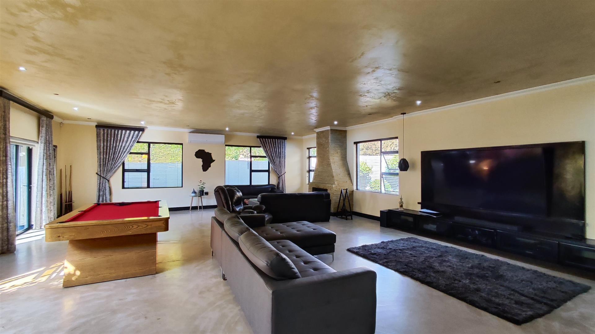 Lounges - 106 square meters of property in Rynfield