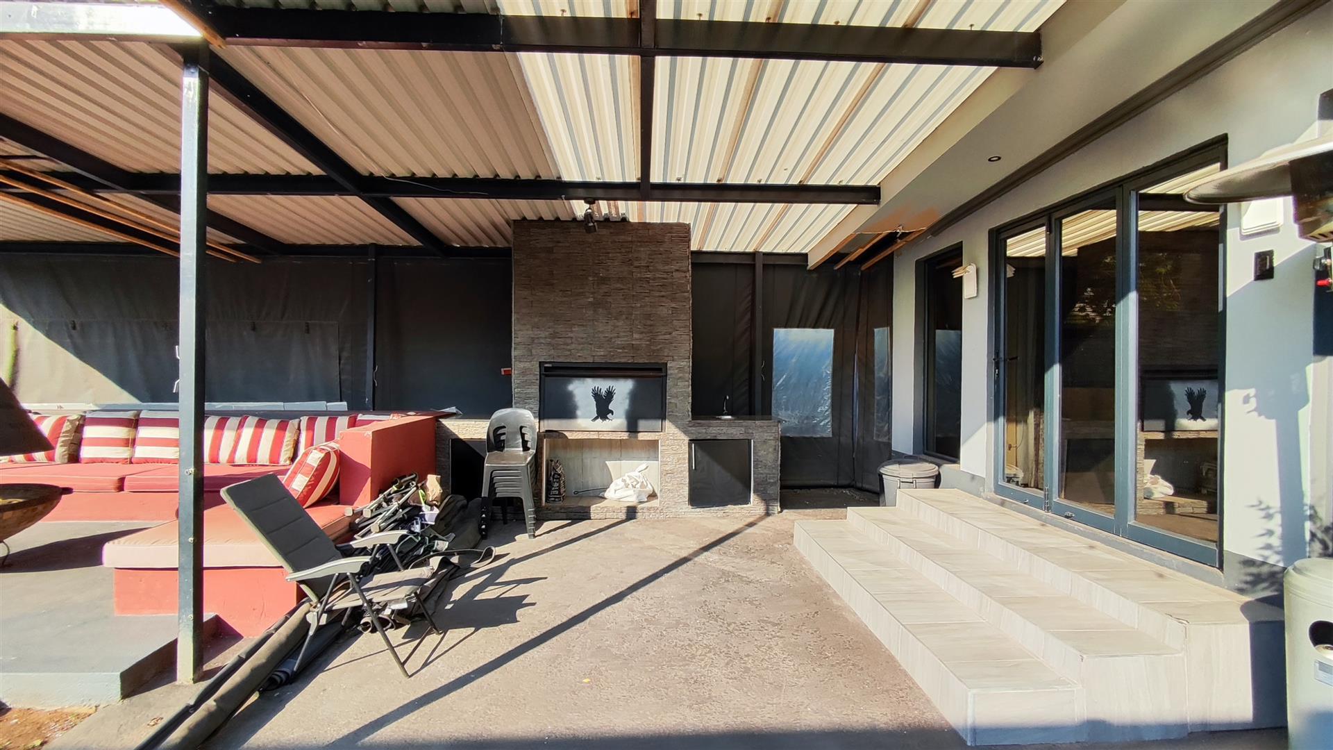 Patio - 115 square meters of property in Rynfield