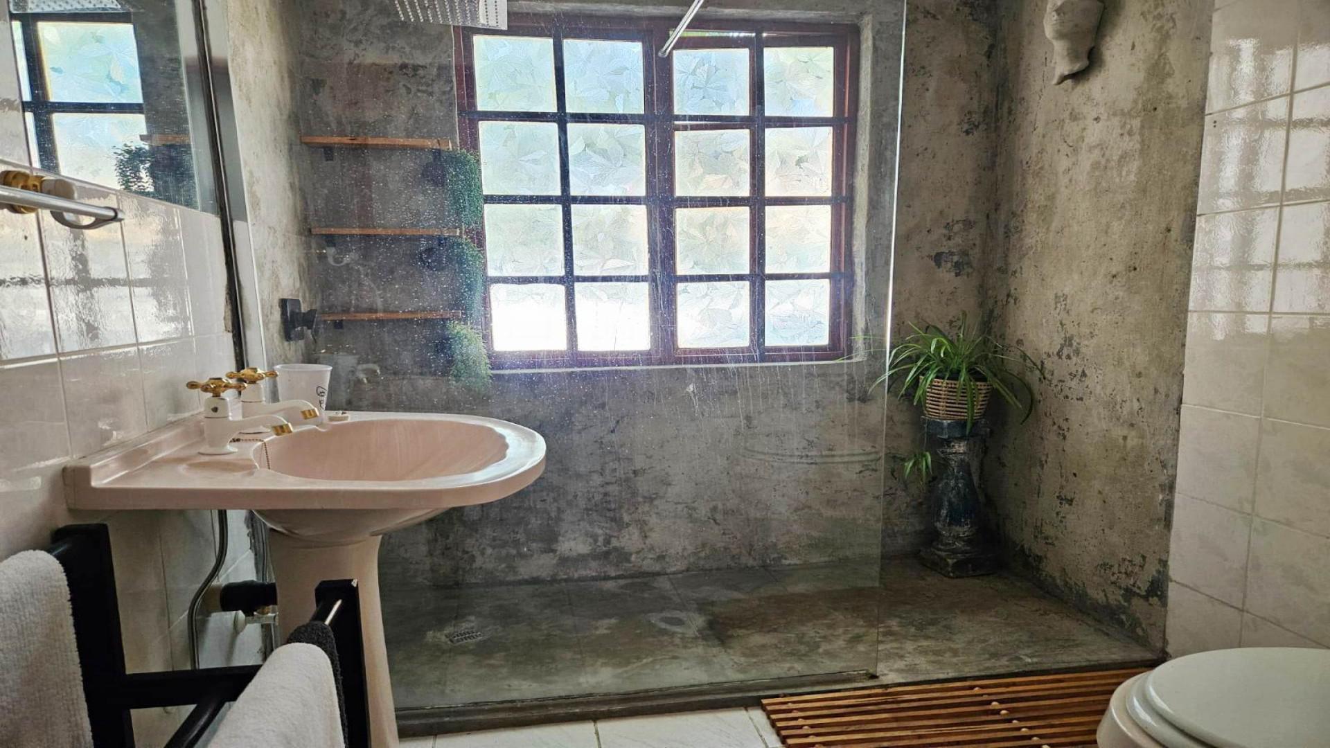 Bathroom 1 of property in Geelhoutpark