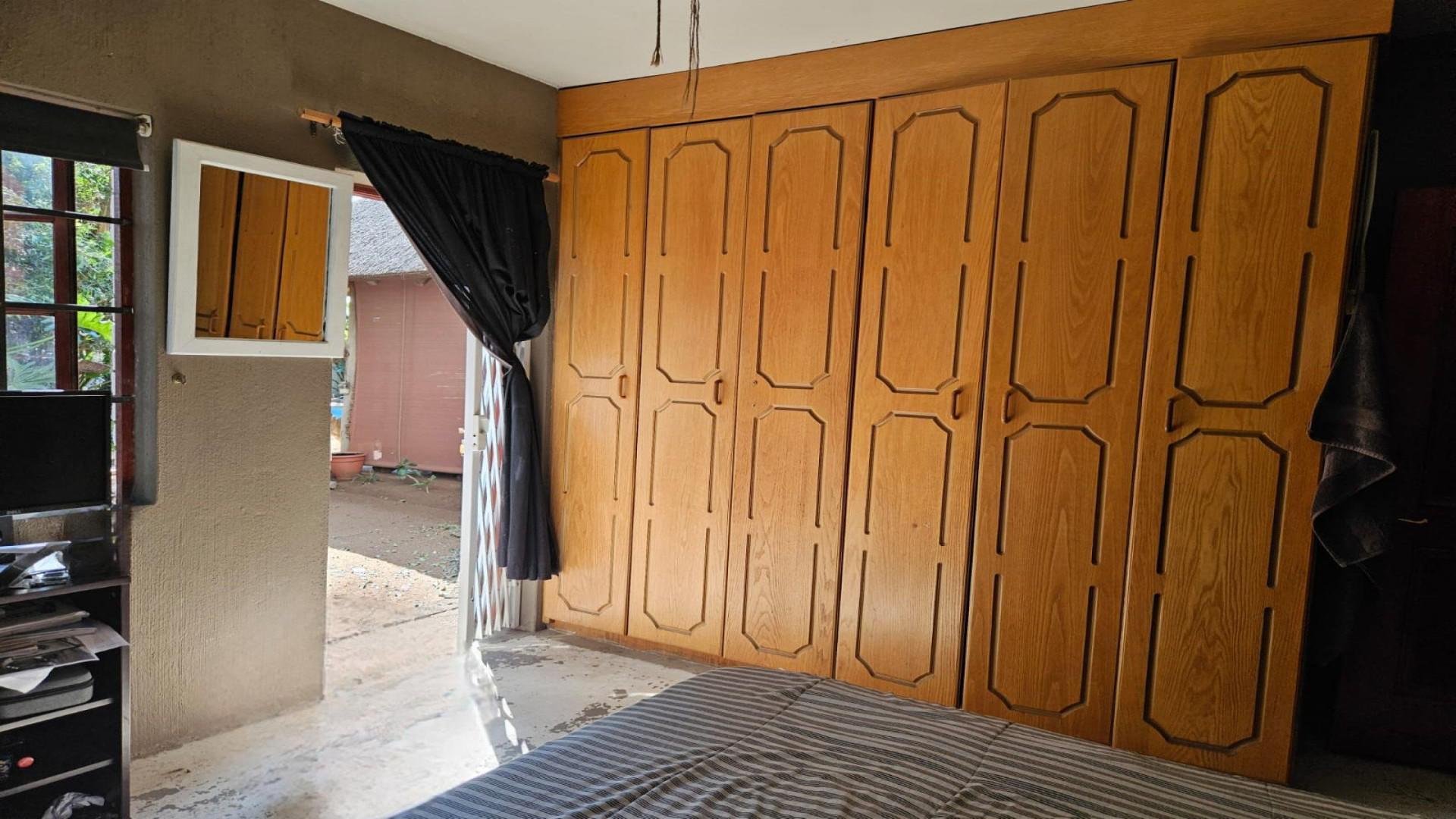 Bed Room 1 of property in Geelhoutpark