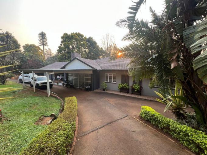 4 Bedroom House to Rent in Hillcrest - KZN - Property to rent - MR694803