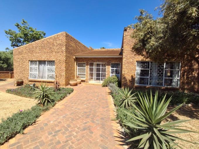 4 Bedroom House for Sale For Sale in Jordaanpark - MR694841
