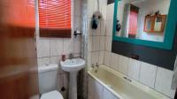 Bathroom 1 of property in Manenberg