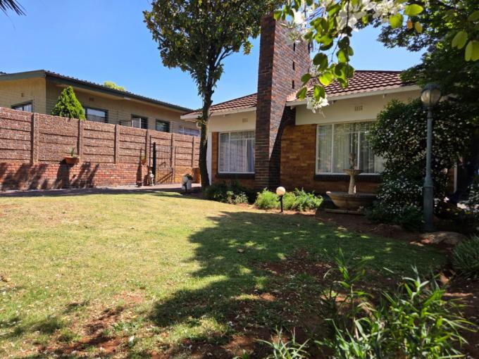 3 Bedroom House for Sale For Sale in South Crest - MR694862