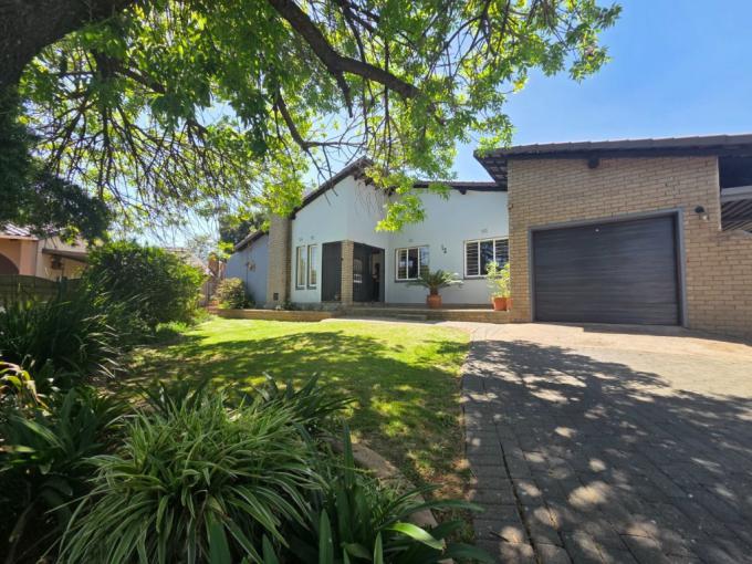 3 Bedroom House for Sale For Sale in Verwoerdpark - MR694865
