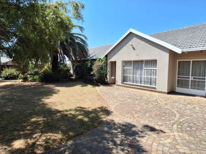4 Bedroom House for Sale For Sale in Mayberry Park - MR694869
